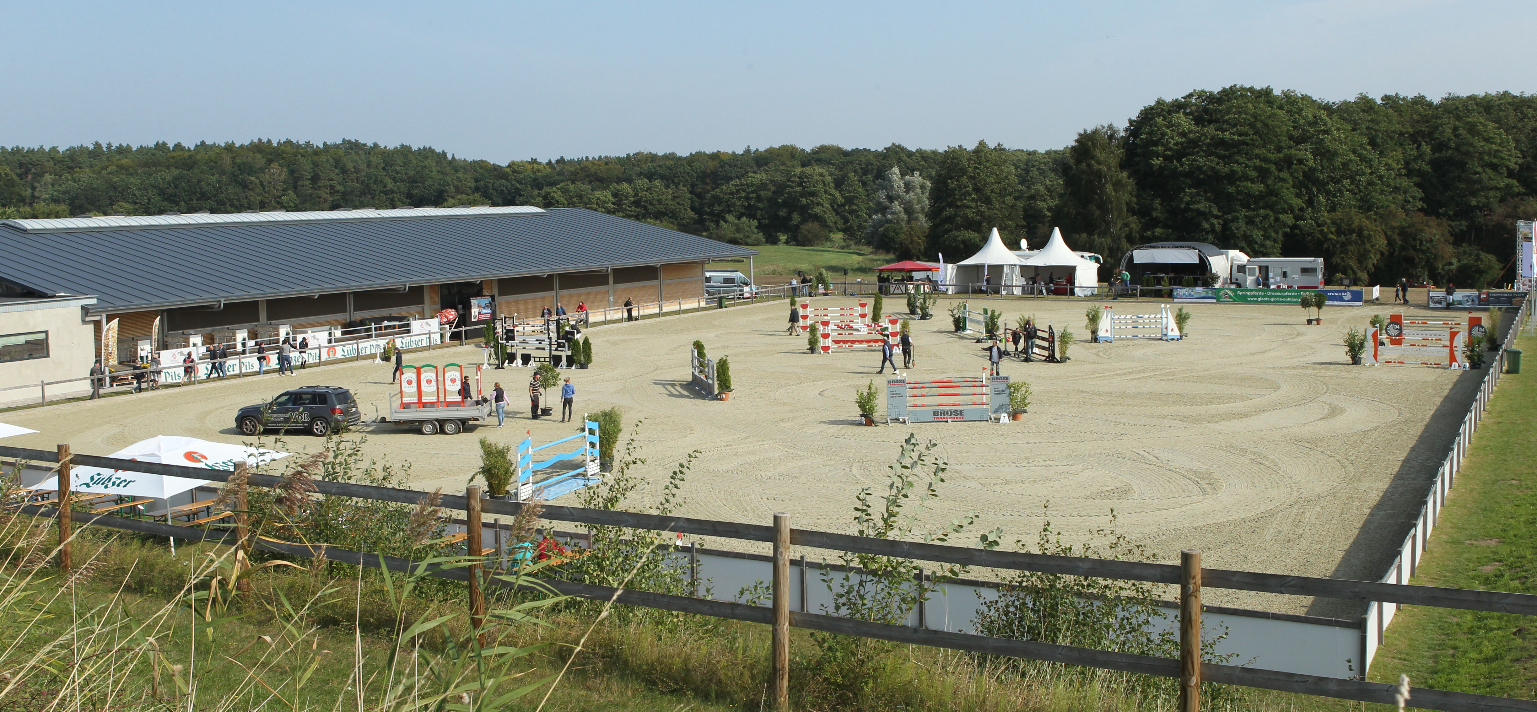 Panorama von der neuen Reitanlage „Hofgut Redentiner Mühle“, wo vom 10. bis 13. September 2020 die 1. OSTSEE TROPHY stattfand. Foto: Jutta Wego