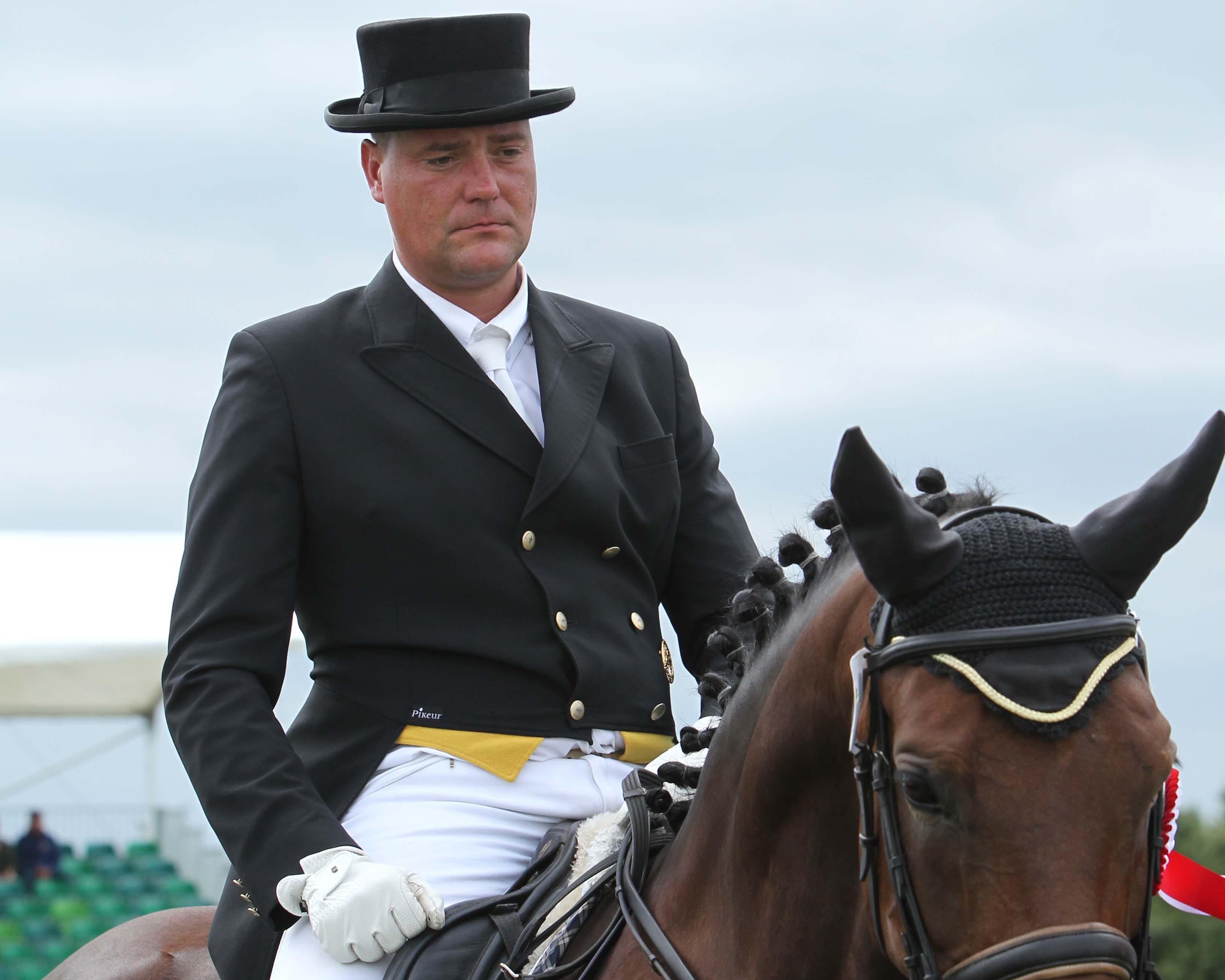 Am Dressurtag zum Tag der Deutschen Einheit in Pasewalk gewann der 37-jährige Ralf Voß aus Ritzerow beide L-Dressuren, die sportlichen Höhepunkte des Turniers. Foto: Jutta Wego