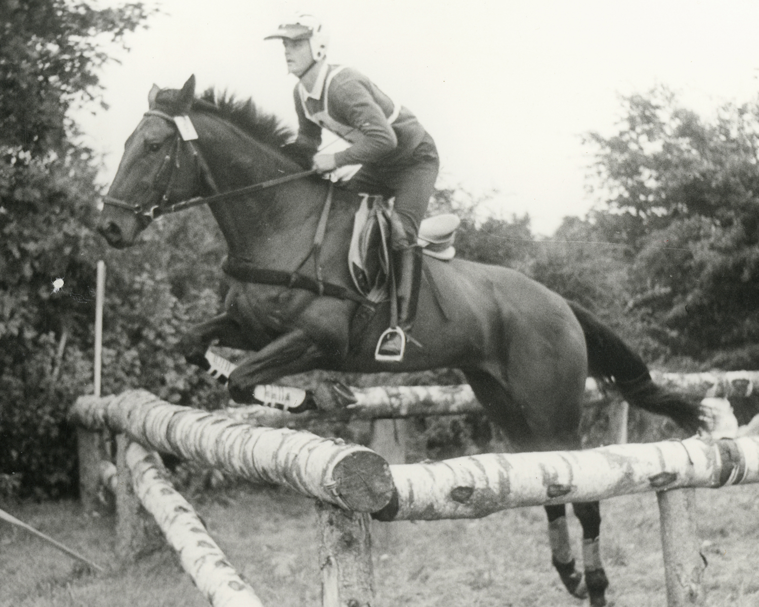 Christian Zehe (Gr. Lüsewitz) sorgte nach 1990 bei der Europameisterschaft in Punchestown mit seinem Halbblüter Gallus für Aufmerksamkeit. Bei der Olympiavorbereitung für die Olympischen Spiele in Barcelona erlag Gallus einem Aorta Abriss. Für den Bezirk Rostock holte Christian zwei Titel und insgesamt sechs Medaillen. Foto: Mihatsch