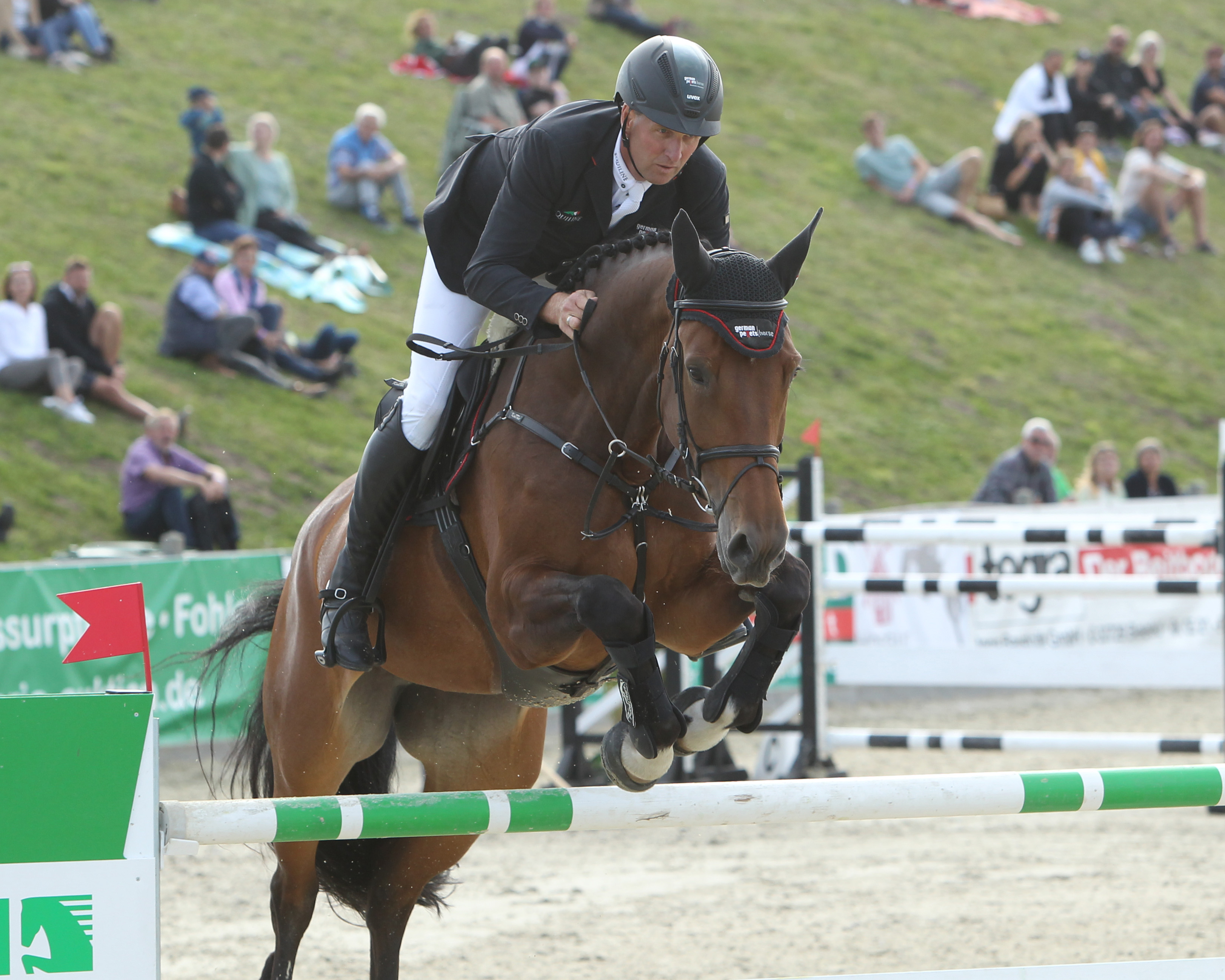 Erneut war André Thieme im Grand Prix bei den Ocala HITS wieder vorn dabei, brachte in dem 1,60m Springen vier Pferde ins Stechen und wurde mit der 11-jährigen Stute Crazy Girl Dritter. © Jutta Wego