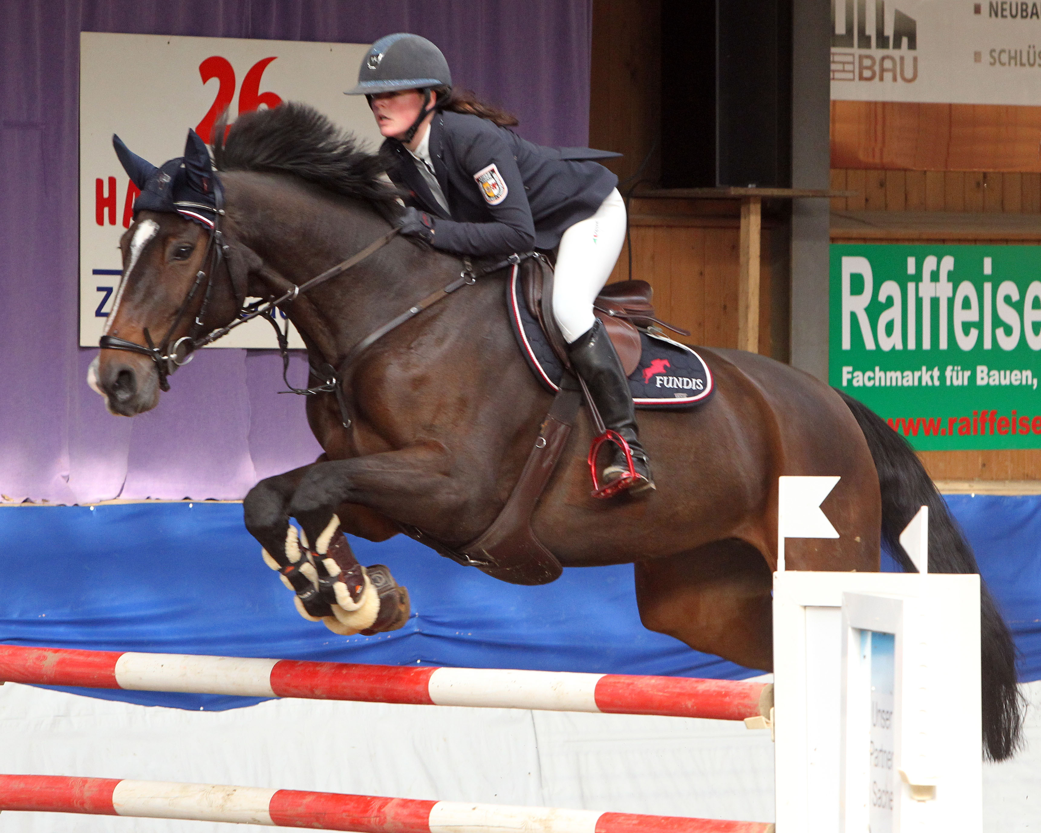 Lilli Plath nahm vor Ostern an einem Turnier in Prussendorf teil. Mit einem 2. Platz in einem M-Springen auf Wielka und weiteren Platzierungen kehrte die 18-jährige wieder auf die Insel Poel zurück. © Jutta Wego