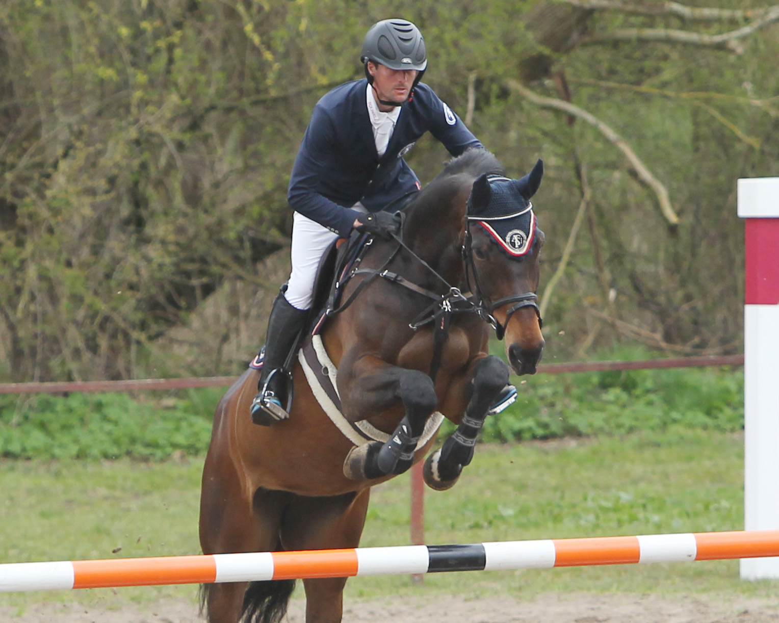 Sieger des M-Springens am 1. Mai, höchste Tagesprüfung, wurde Philipp Makowei aus Gadebusch als erster Starter auf Queo II. © Jutta Wego