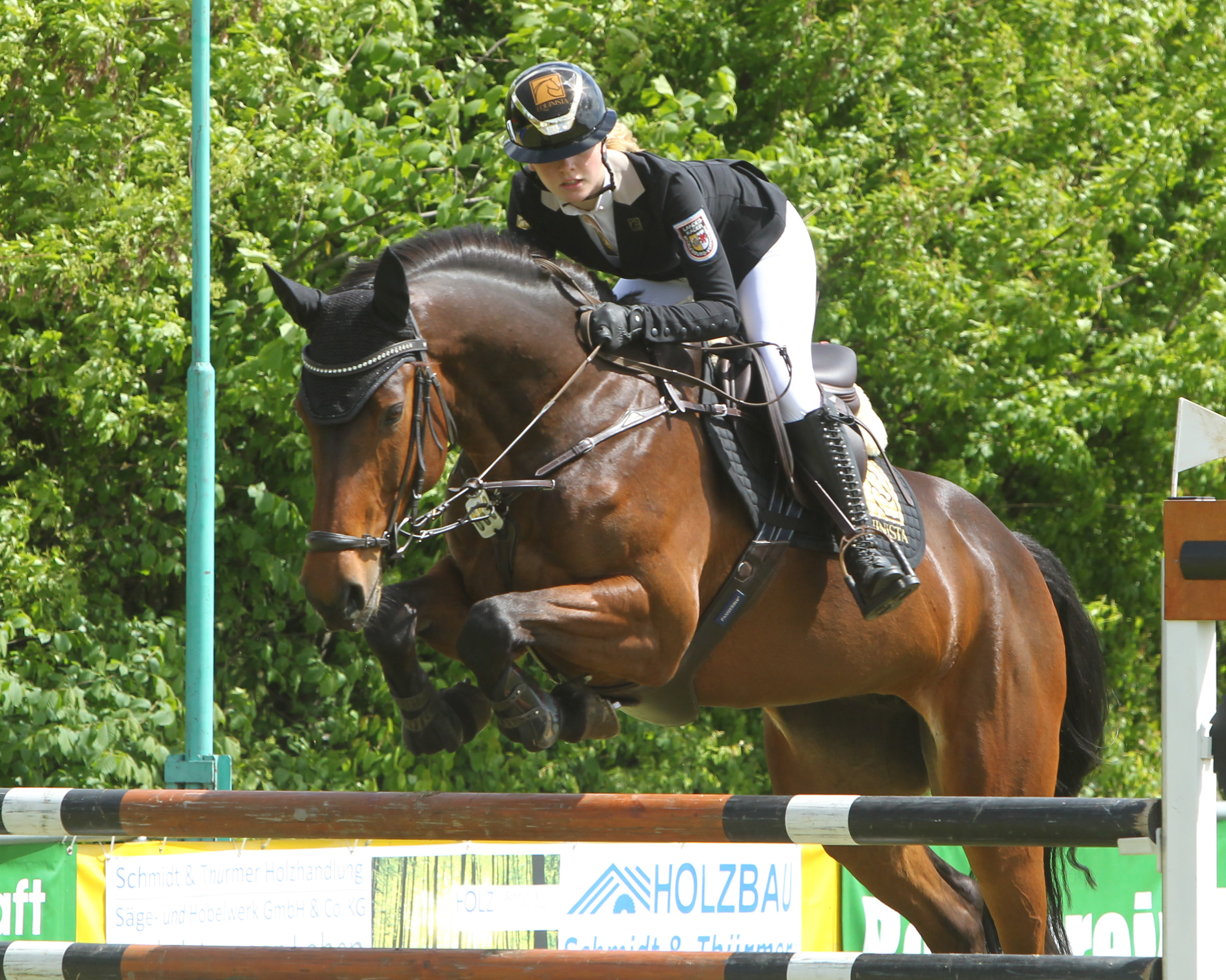 Emma Wiktor gehört mit 12 Jahren dem Landeskader an und will mit ihrer Stute Clara der erwachsenen Konkurrenz das Siegen im Großen Preis von Trent am 25. Juli schwer machen. ©: Jutta Wego