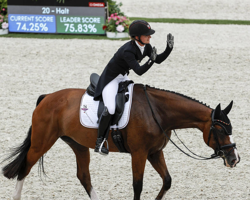 Keine Medaille für das Team, dafür schlägt die Stunde von Julia Krajewski: Als erste Frau gewinnt sie Einzel-Gold in der Vielseitigkeit. © Dirk Caremans