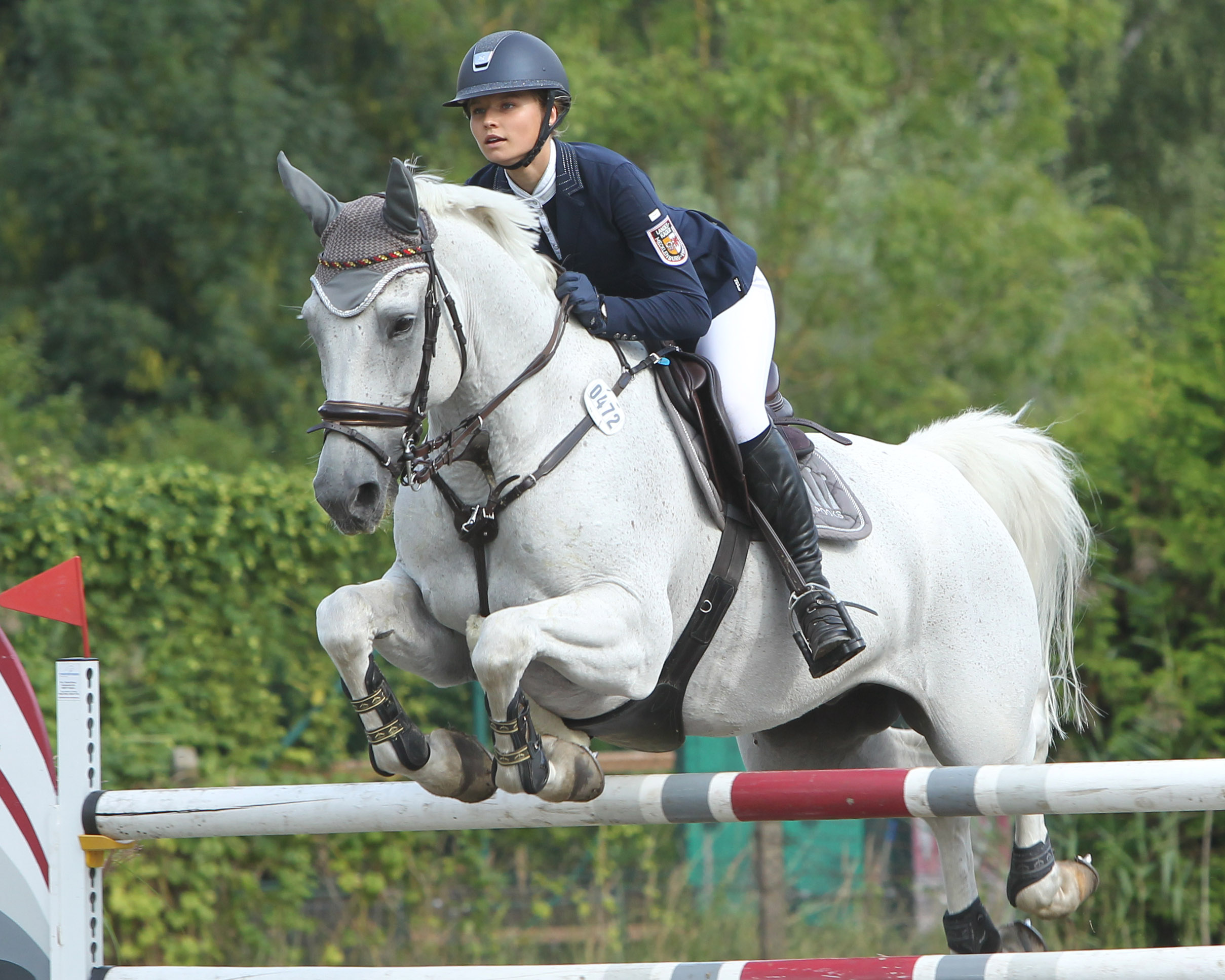 Nachwuchsreiterin Tessa Leni Thillmann reitet für den Gastgeberverein und gewann mit Cachin ein L-Springen. © Jutta Wego