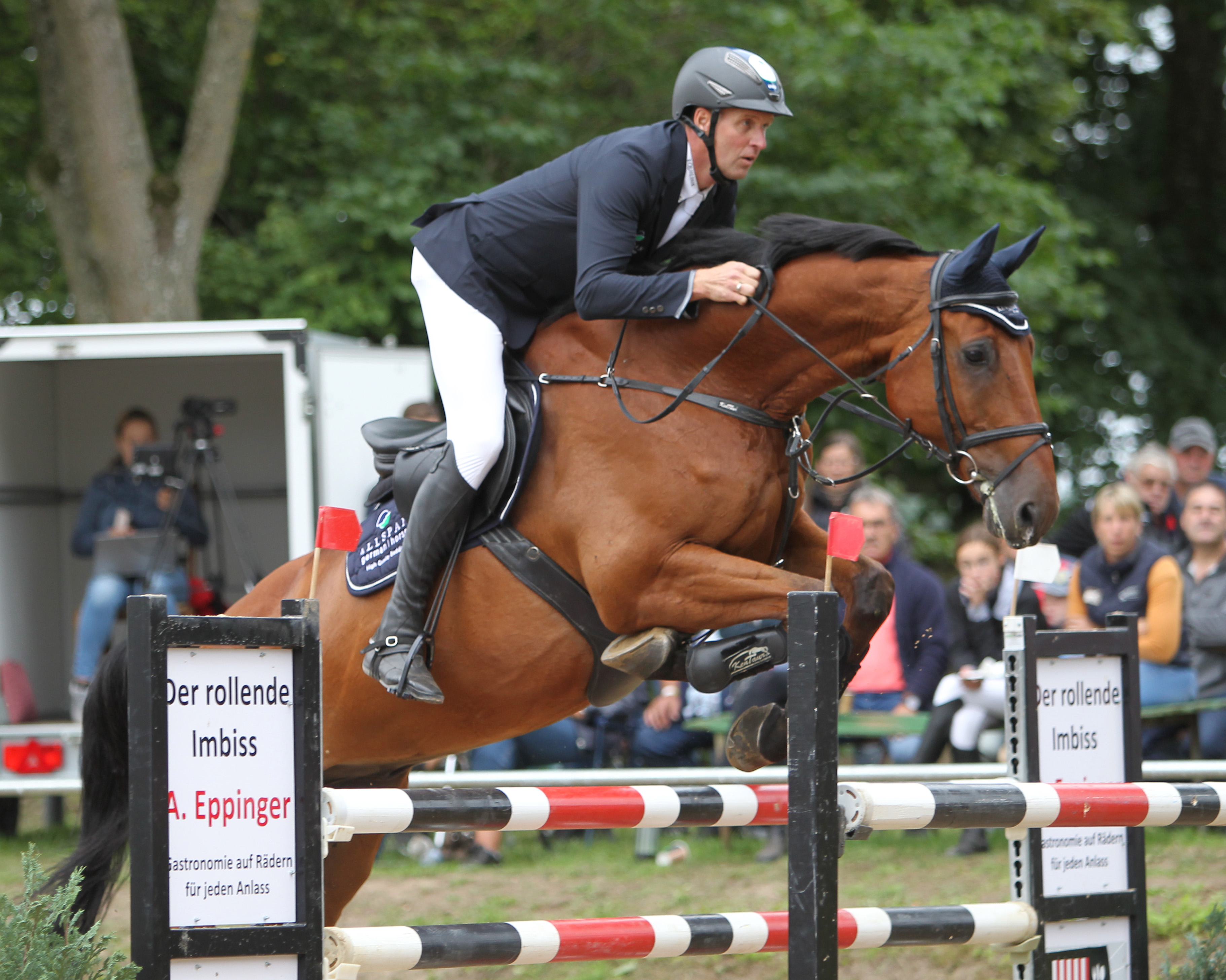 Als letzter Starter im Stechen sicherte sich André Thieme auf Conacco, nach seinem ersten Turnier seit der Olympiade, den Sieg im Großen Preis von Cramon. © Jutta Wego