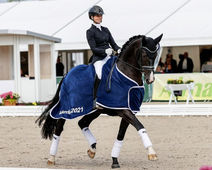 Eva Möller mit dem 5-jährigen Hannoveraner Dancier bei der WM der Jungen Dressurpferde in Verden. © Lafrentz