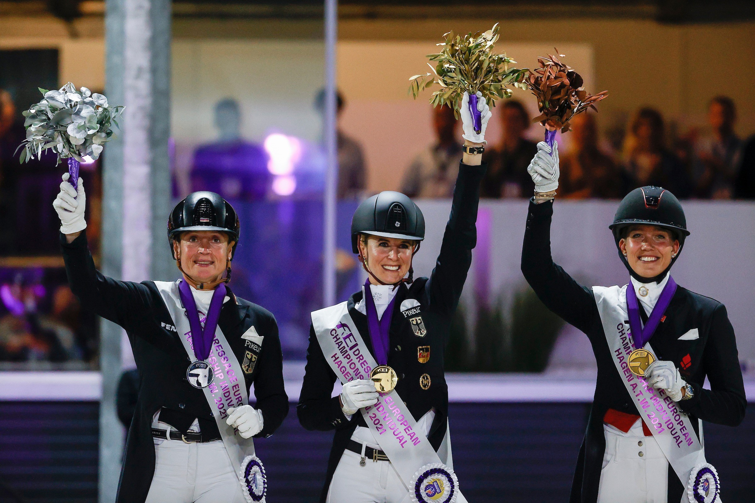 Jessica von Bredow-Werndl (mi.) ist neue Europameisterin der Dressur, Isabell Werth un Cathrine Dufour holten Silber und Bronze. (Foto: Stefan Lafrentz)