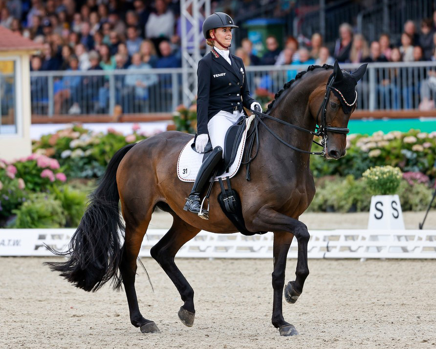 Jessica von Bredow-Werndl und TSF Dalera BB holen bei der EM in Hagen a.T.W. auch in der Kür die Goldmedaille. Foto: Lafrentz