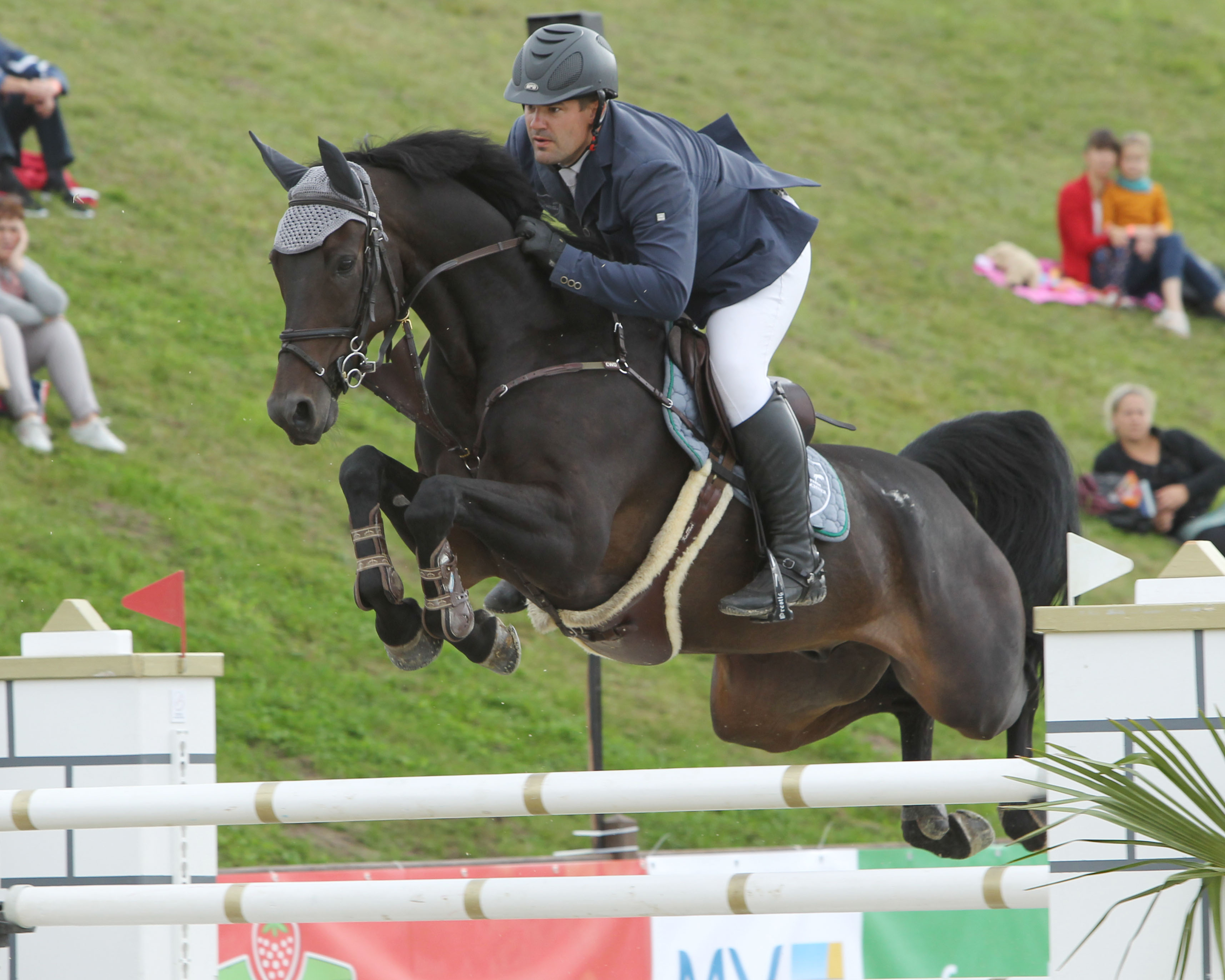 Mit dem 11-jährigen Hannoveraner Prieuré hat Benjamin Wulschner den Großen Preis und das Campionat von Redentin gewonnen und wurde mit insgesamt fünf Sieger erfolgreichster Reiter des Turniers. © Jutta Wego