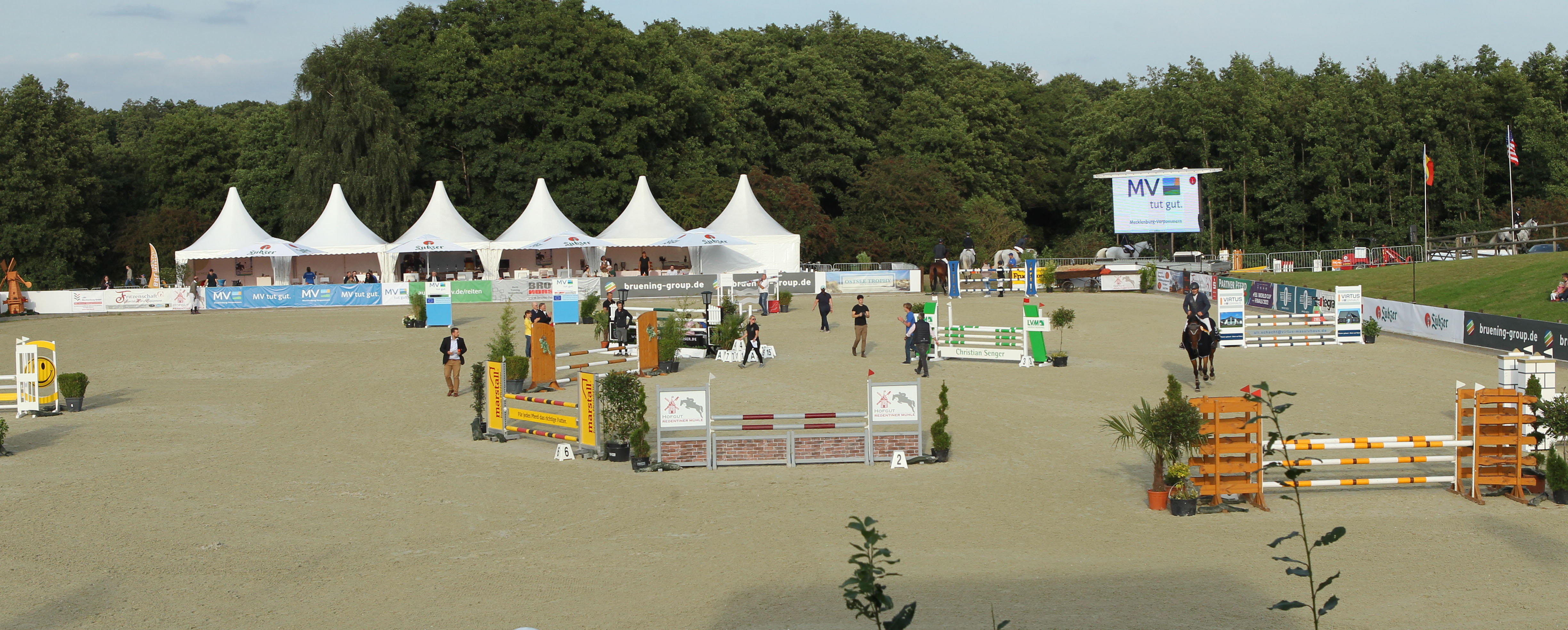 Blick auf die Turnieranlage in Hof Redentin, die höchsten internationalen Ansprüchen entspricht. © Jutta Wego