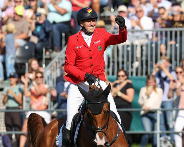 André Thieme nach dem letzten Ritt bei seinem bisher größten Triumpf als Europameister 2021 mit DSP Chakaria in Riesenbeck. © Sportfoto Lafrentz