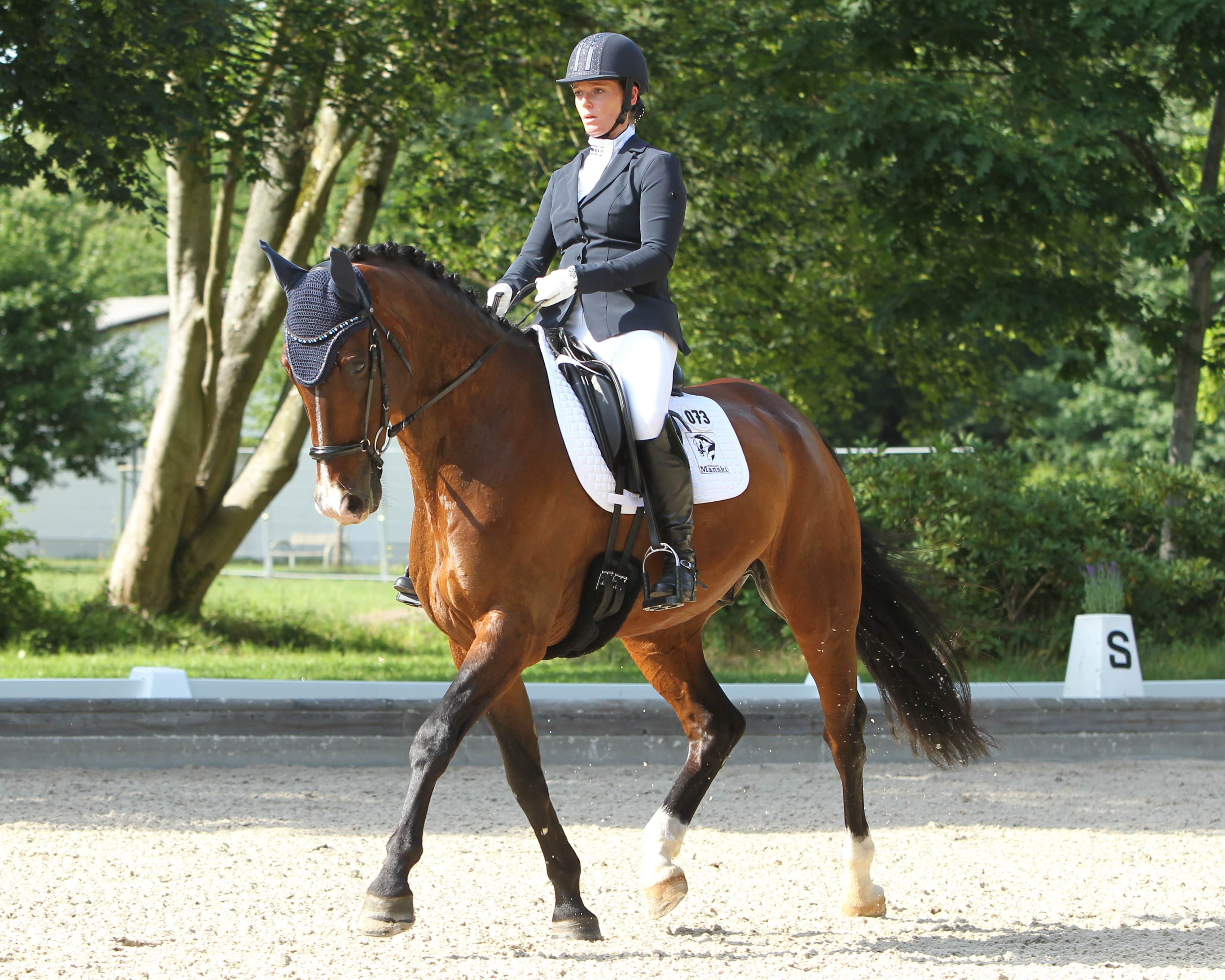 Stephanie Kiep aus Laage, die für den RSC Greifswalder Bodden Neuenkirchen reitet, gewann mit Joy eine A-Dressur. © Jutta Wego