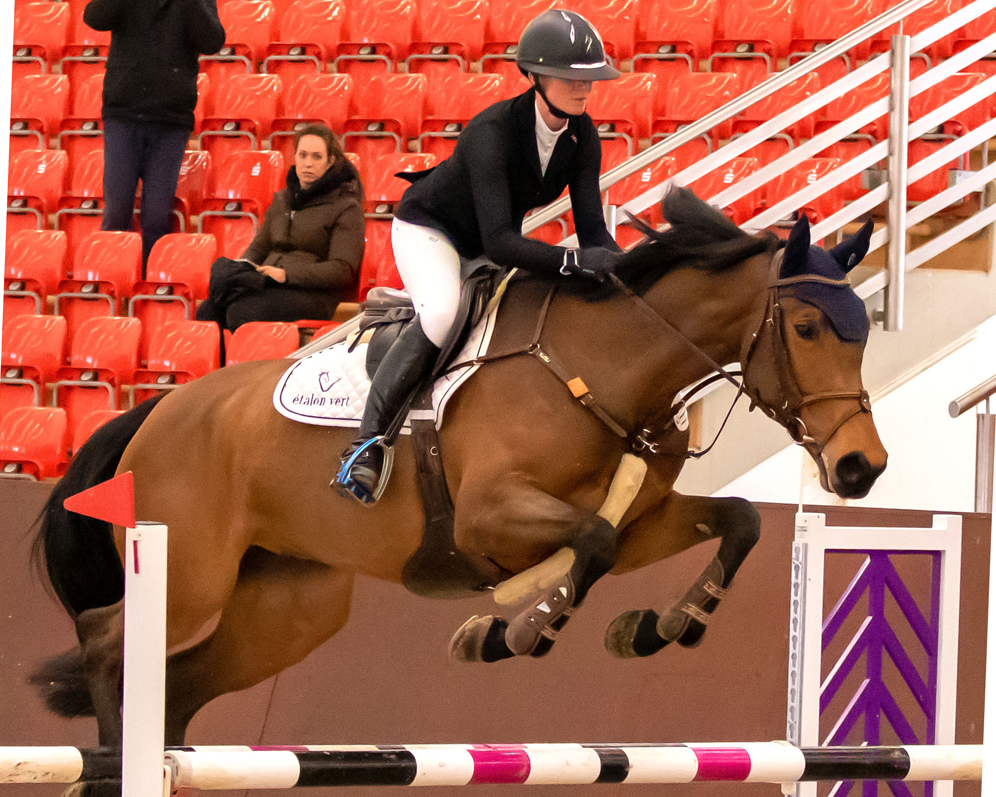 Mit dem Sieg in der 1. Abteilung der Springpferdeprüfung Klasse L auf Cash Girl und insgesamt sechs Platzierungen gehörte Anna-Katharina Hildebrandt aus Dellien zu den erfolgreichsten Teilnehmern in Redefin. © KaLo