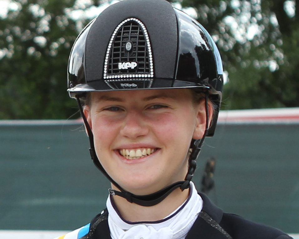 Larissa Bohnstedt gewann den Titel in der Championatsklasse A für Ponyreiter und Children. © Jutta Wego