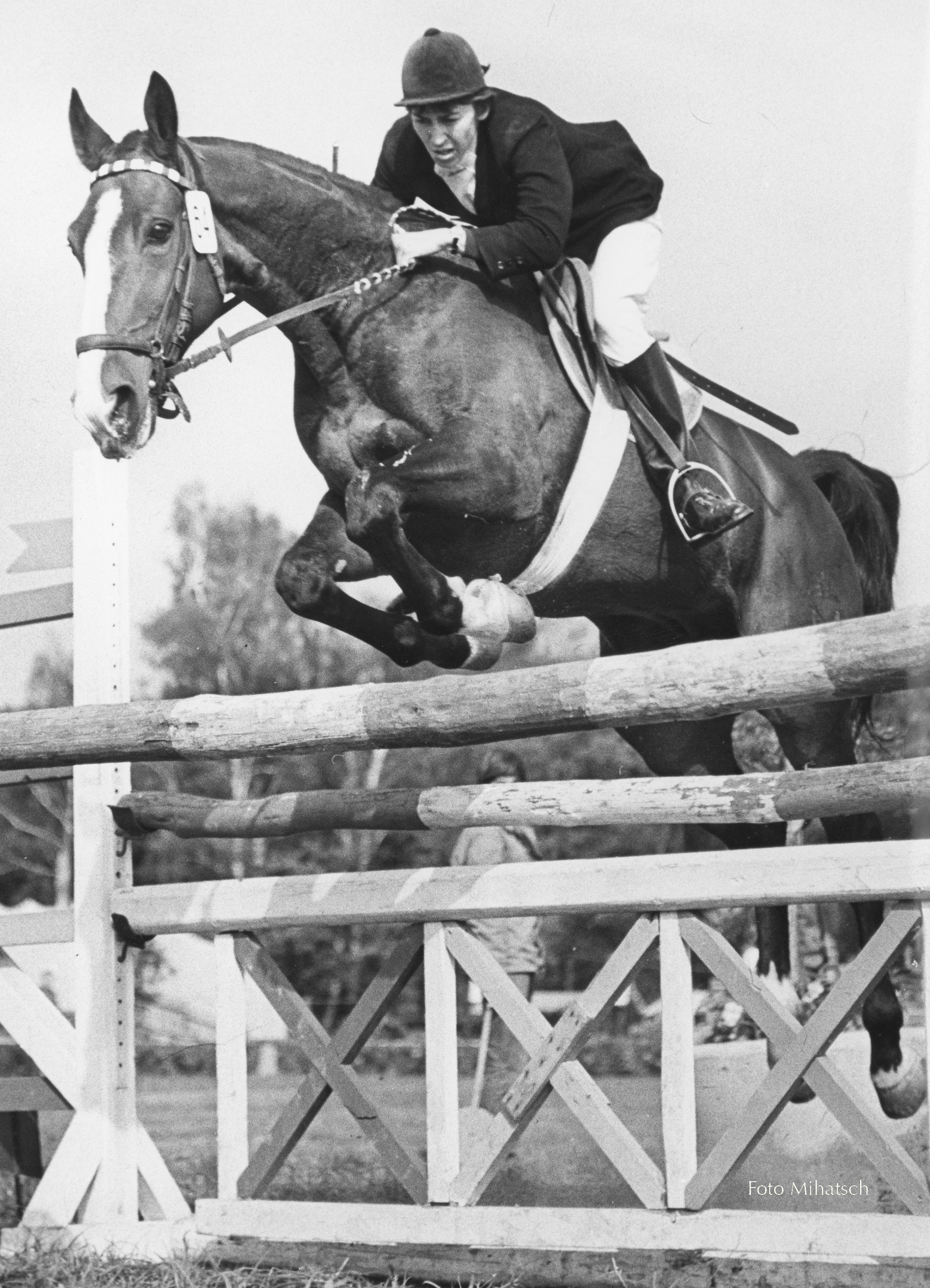 Von 1972 bis 1987 gelangen Hanna Preller neben 15 zweiten und dritten Plätzen elf DDR-Meistertitel in den Disziplinen Springen und Vielseitigkeit. Drei Titel holte sie sich mit Nancy II. © Mihatsch 