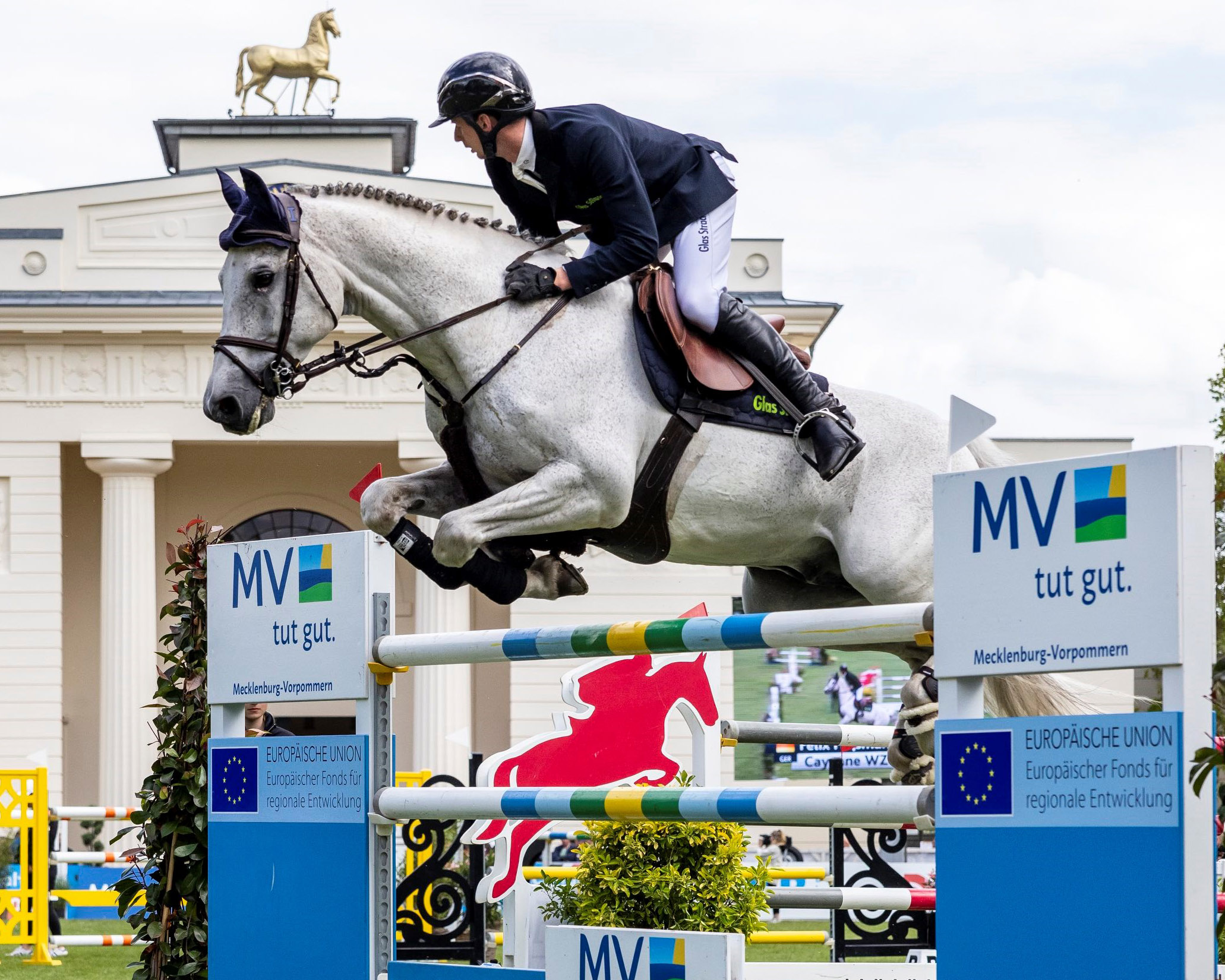 Unschlagbar schnell im Championat - Felix Haßmann aus Lienen und Cayenne WZ beim Pferdefestival Redefin. © Stefan Lafrentz