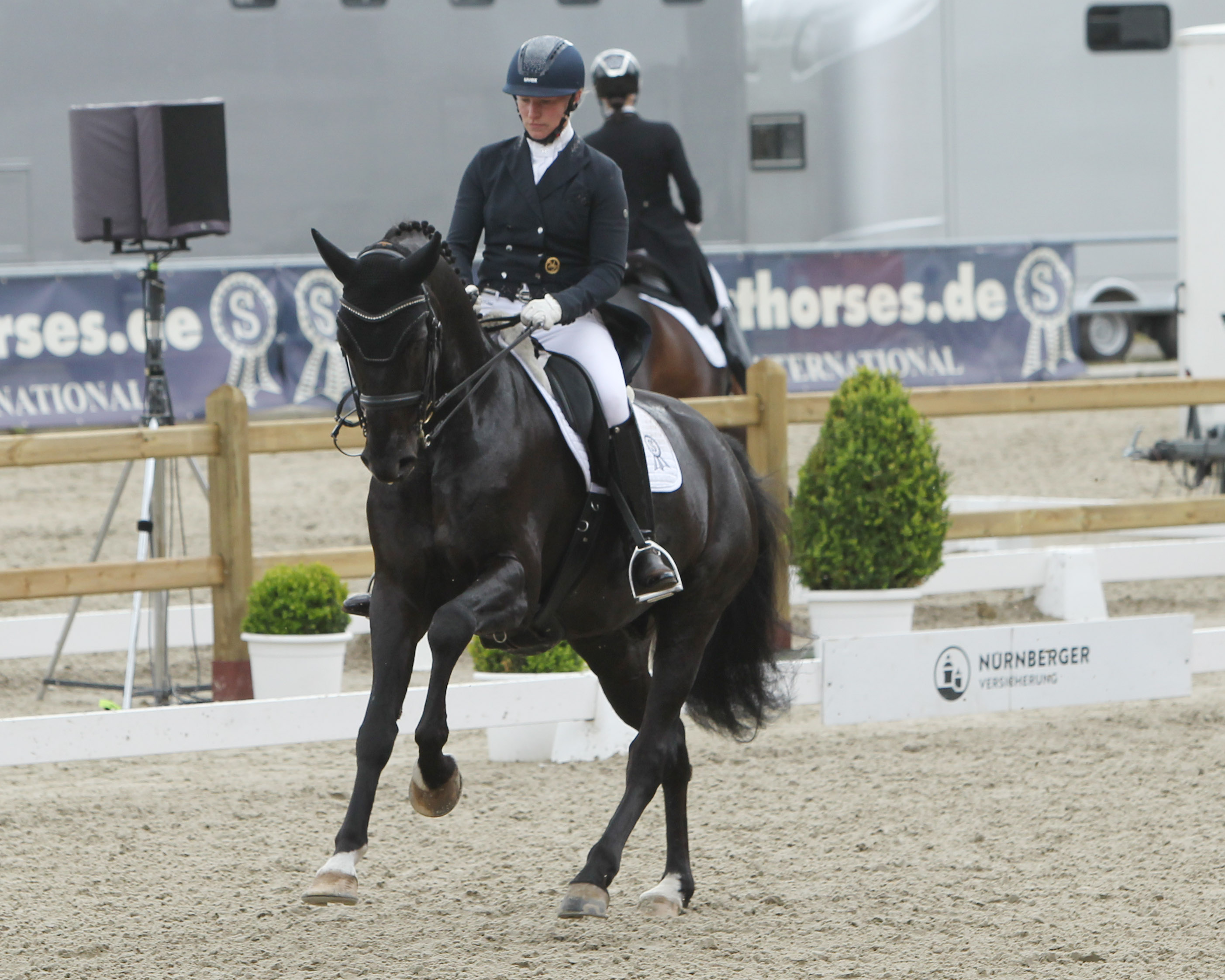 Nicole Wego-Engelmayer (Hagen a.T.W.) folgte Julia Brunkhorst mit dem Fürstenball-Nachkommen Facility jeweils auf Platz 2. © Jutta Wego