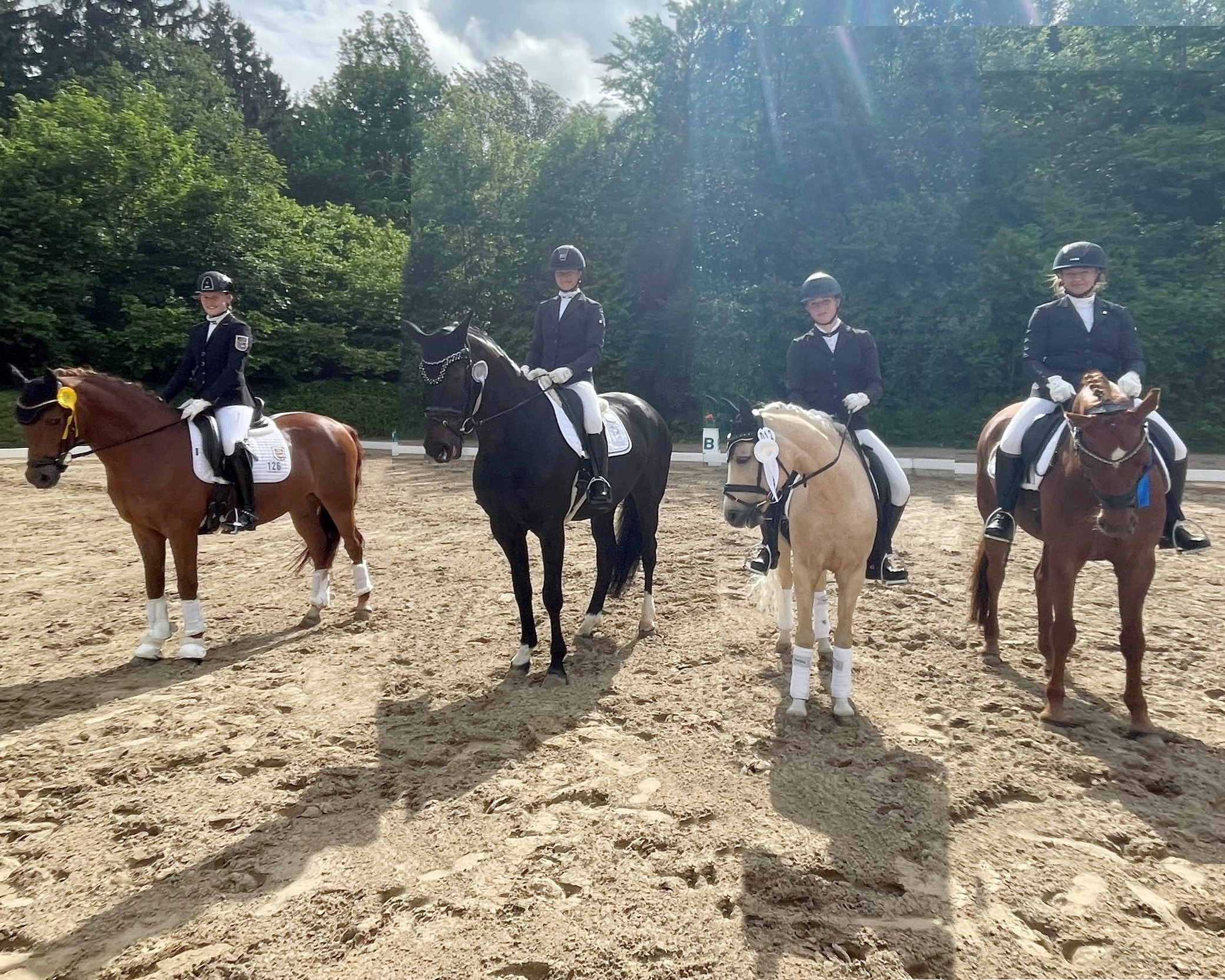 Siegerin und Platzierte der L-Dressur L-3: v.l. Larissa Bohnstedt mit Constantini, Susanne Voß mit Daytona Beach, Hanna Gebauer mit Avajo und Isabel Kletzin mit Freya. © K.Frahm