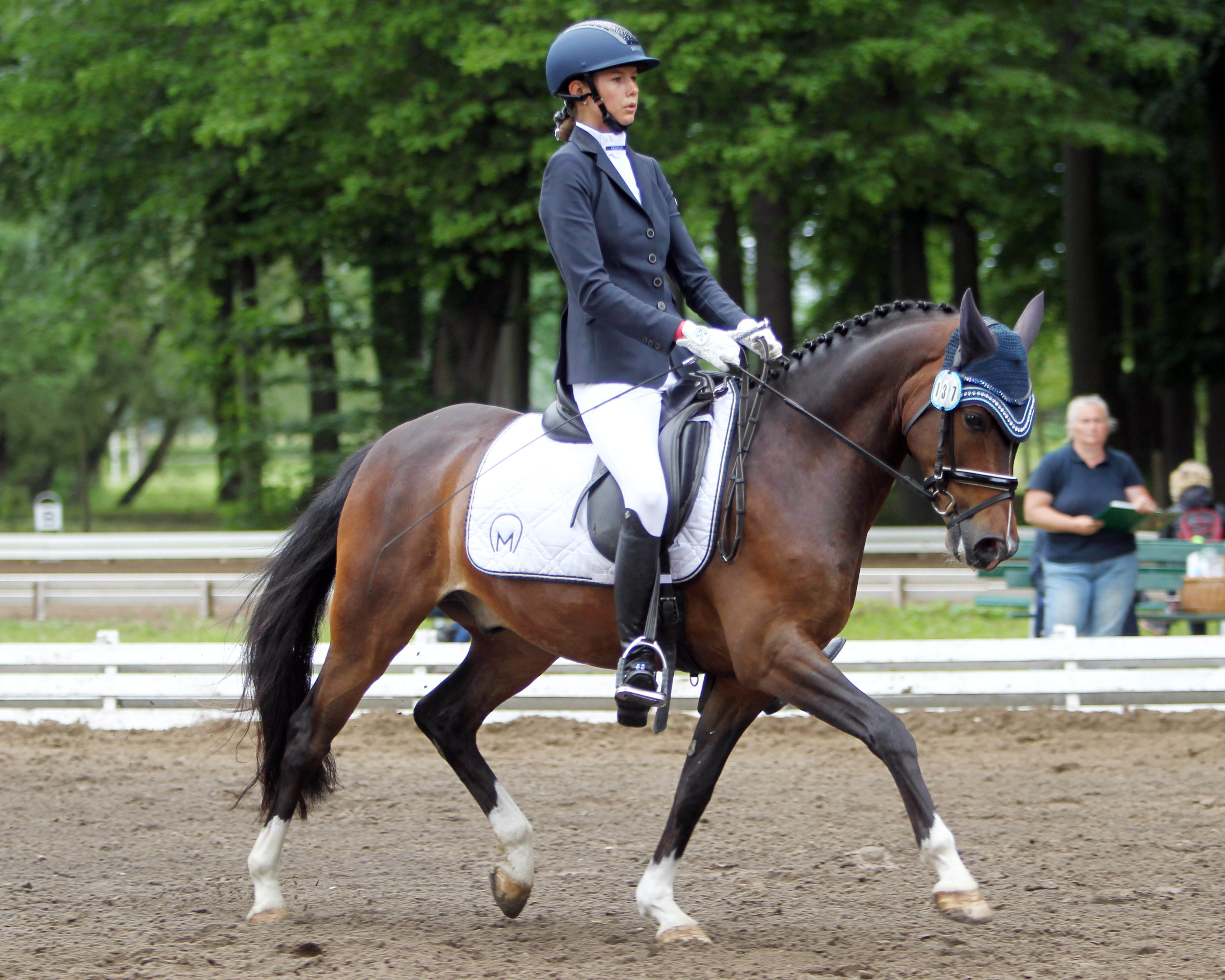 Die Qualifikationsprüfung zum NÜRNBERGER Burg-Pokal der Junioren gewann Stella Baranowski mit ihrem Pony Goldkind. © Archiv Wego