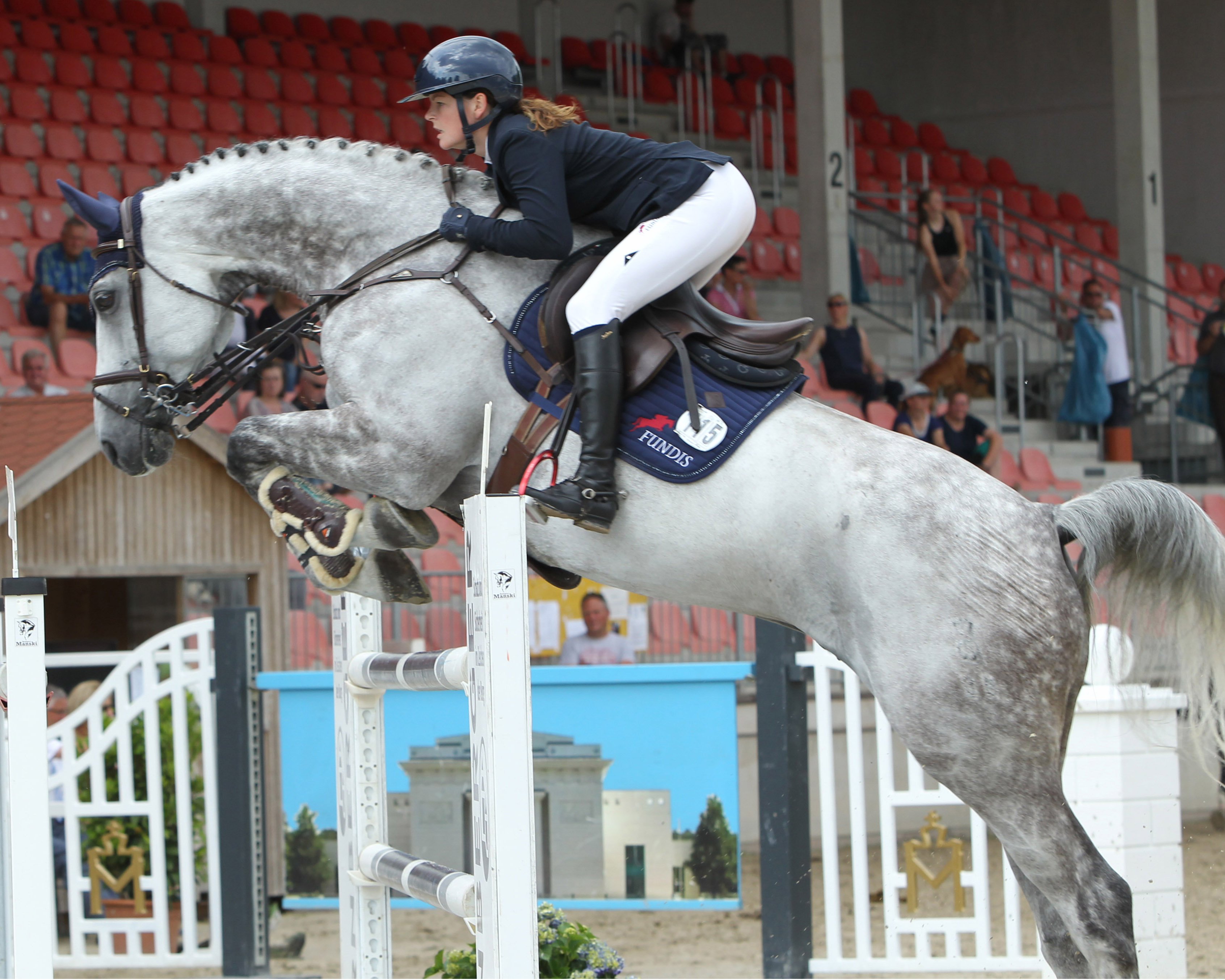 Lilli Plath war beim Jugendturnier in Neustadt-Dosse mit dem 2. Platz im Großen Preis mit Sharlie Sheen, dem 3. Platz in der Einzelwertung des Mannschaftsspringens und insgesamt 8 Platzierungen erfolgreichste MV-Reiterin. © Archiv Wego