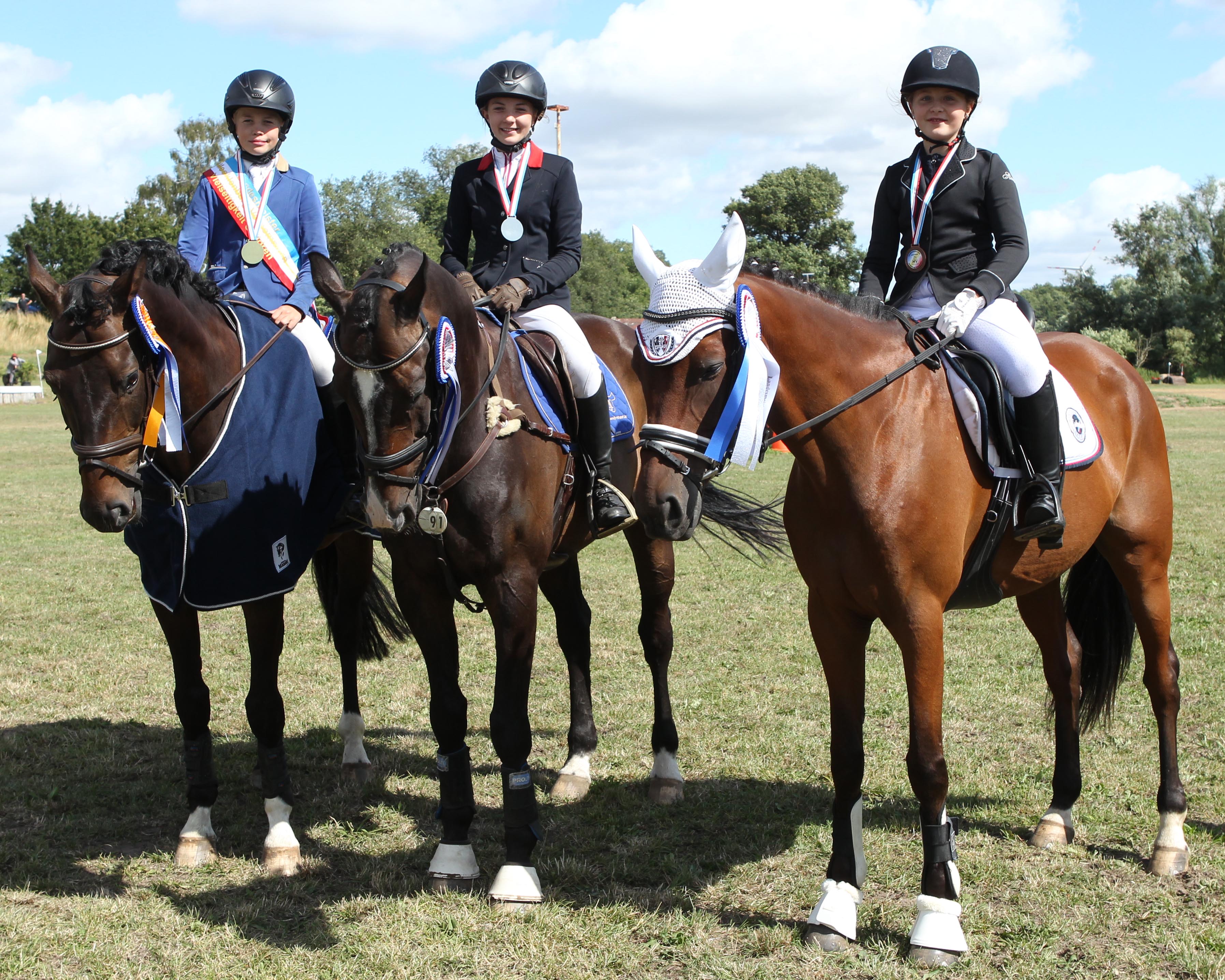 Die Medaillengewinner der U16 Children: v.l. Fritz Michel Horn, Thea Helen Horn und Jasmin Staege. © Jutta Wego