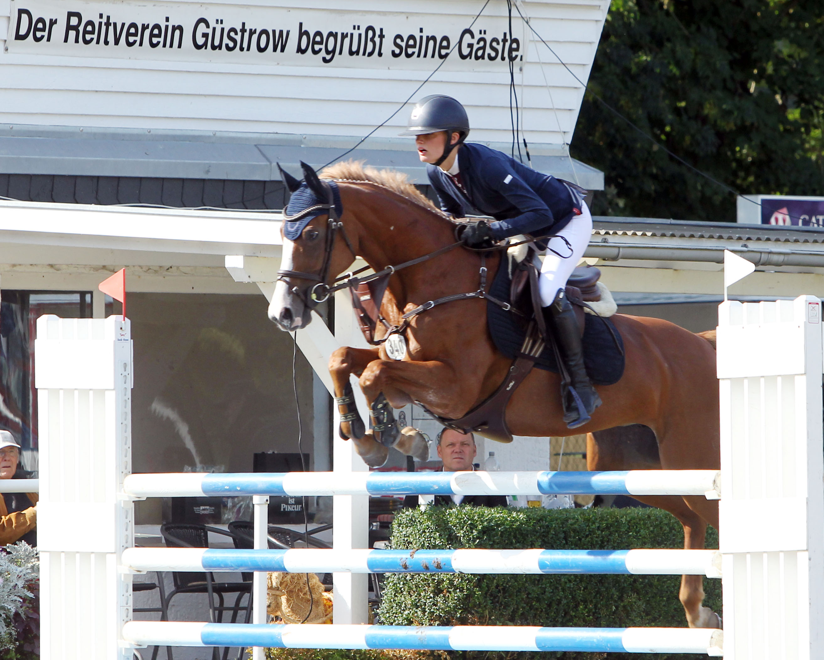 Hermine Burchardt aus Mühl Rosin, für Cramon im Sattel, gewann ein L-Springen mit Florida (Foto) und eins mit Clara. © Jutta Wego