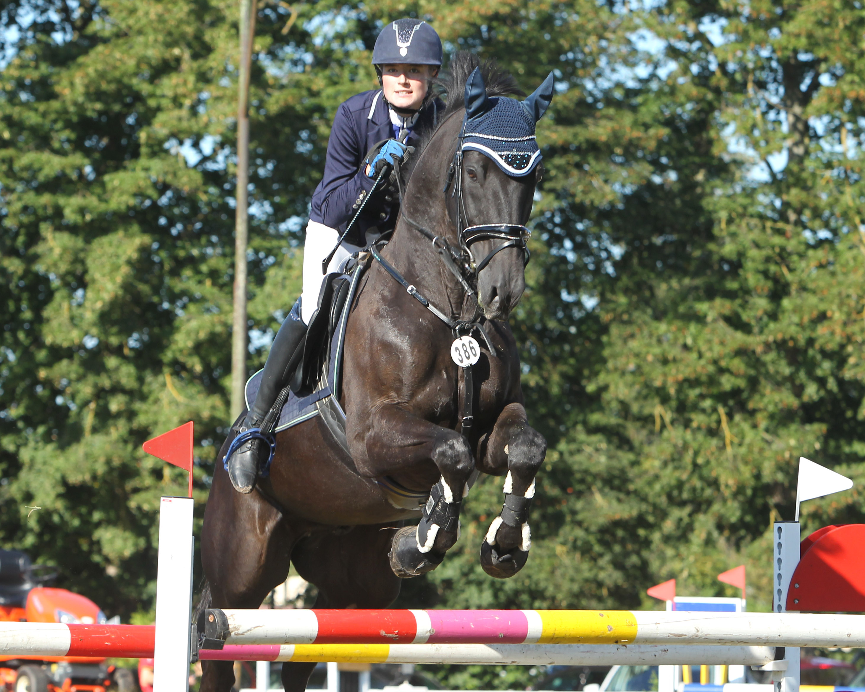 Mit Zwei Siegen auf Prinz Mecklenburg, darunter die Qualifikation zum Partner Pferd Junior Cup, kam Janna Pierstorf aus Rühn in Crivitz. © Jutta Wego