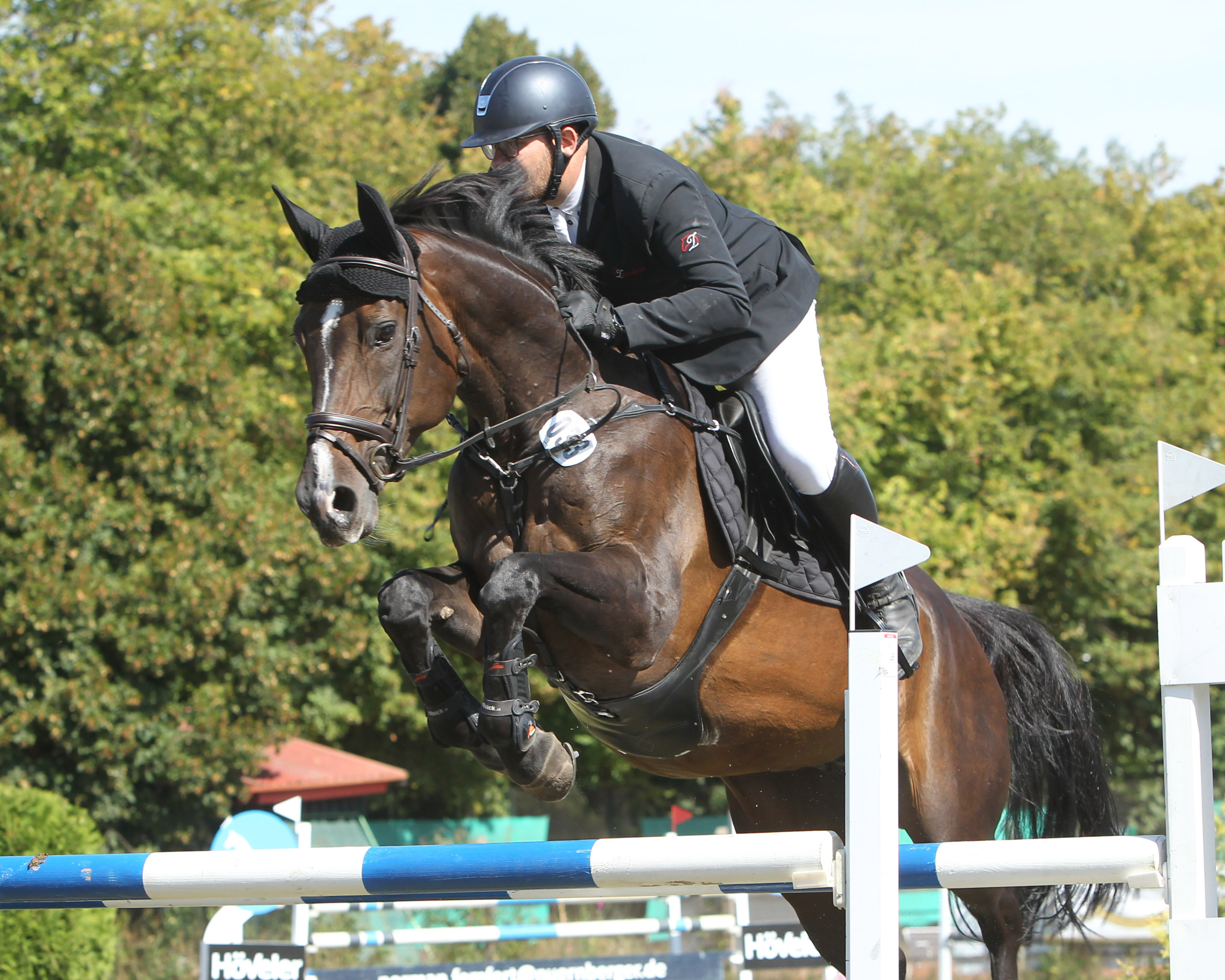 Mit einem Sieg und einem 2. Platz in den M-Springen machte sich Florian Villwock aus Tempel zu seinem 25. Geburtstag ein schönes Geschenk. © Jutta Wego