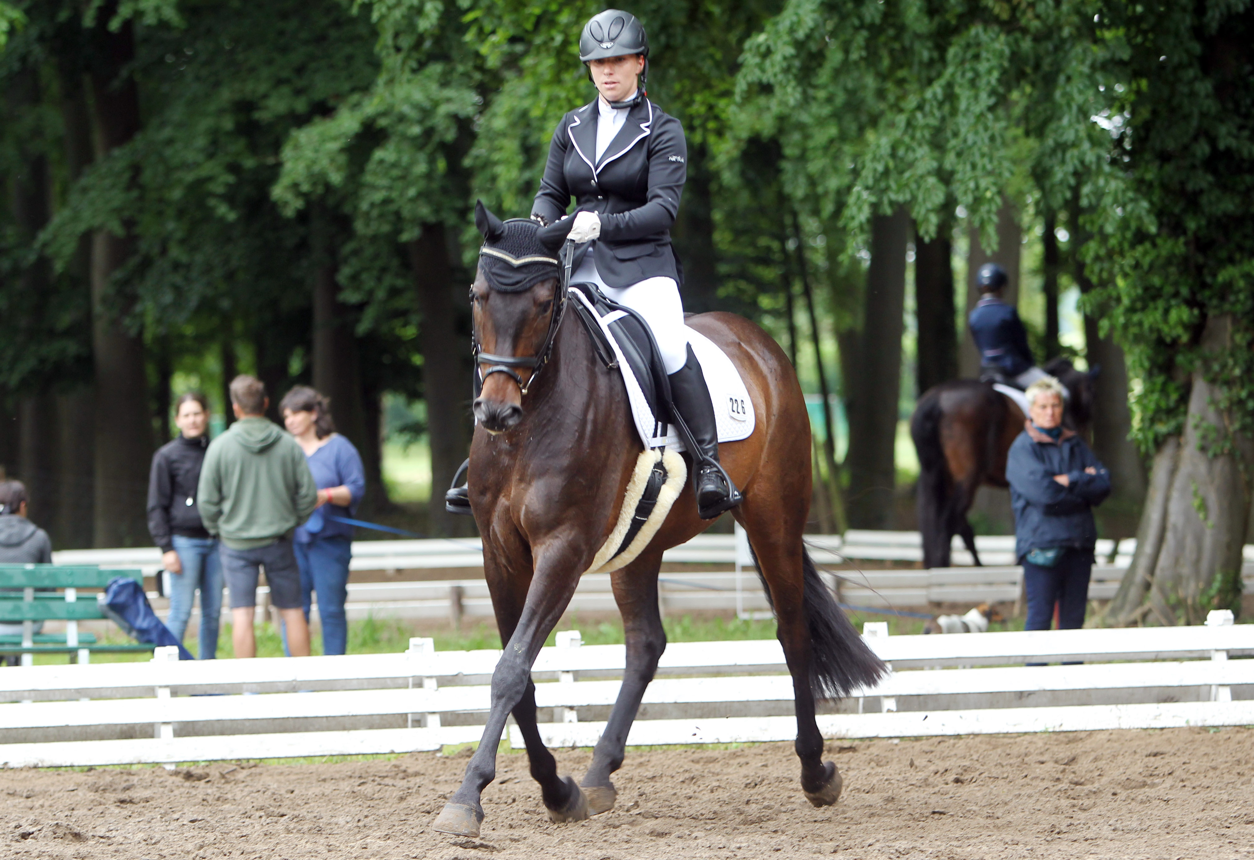 Juliane Bergmann holte mit Santiago für den Gastgeberverein zwei 2. Plätze in der Dressur und kam insgesamt zu drei Platzierungen. © Archiv Wego