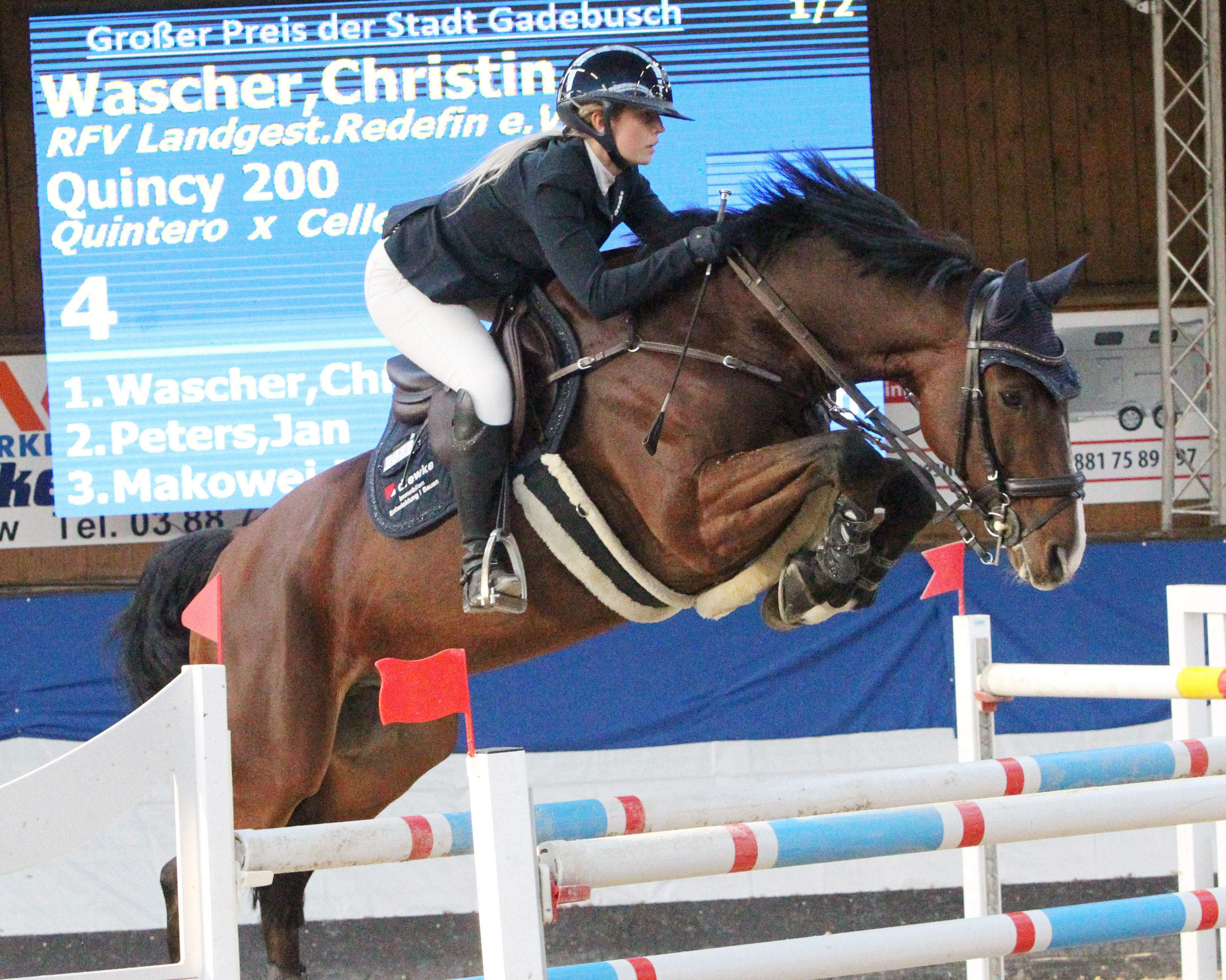 Die 23-jährige Christin Wascher aus Redefin hat mit dem 11-jährigen Quincy den Großen Preis der Stadt Gadebusch gewonnen. © Jutta Wego