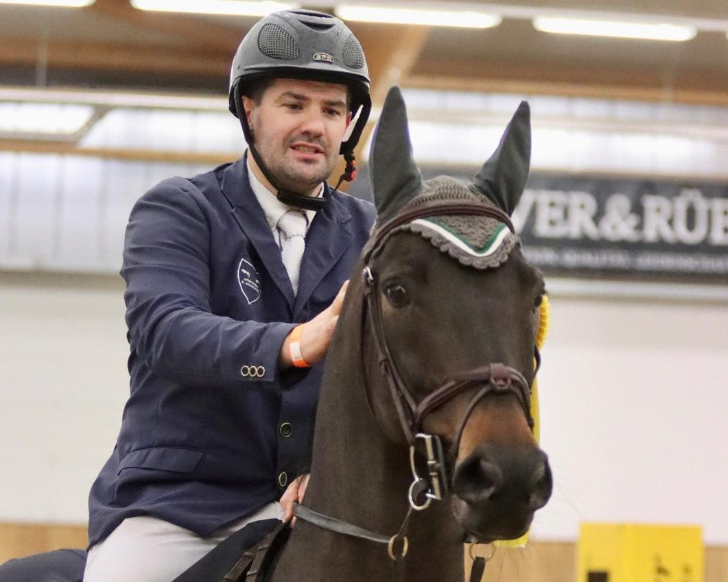 Mit 4 Siegen, darunter der Große Preis beim CSI2* mit Prieuré, wurde Benjamin Wulschner aus Dahlen erfolgreichster Reiter des internationalen Turniers in Lier (Belgien). Foto: RI
