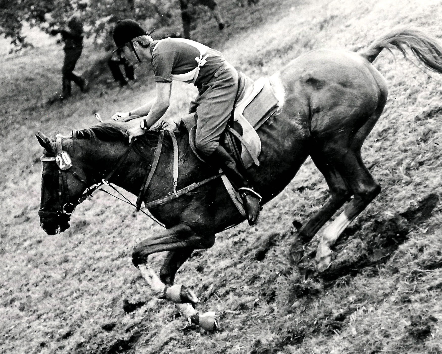 Volker Tonn als 25-Jähriger in seiner Zeit als Vielseitigkeitsreiter 1967 mit dem Englischen Vollblüter Fortschritt xx. © Mihatsch 