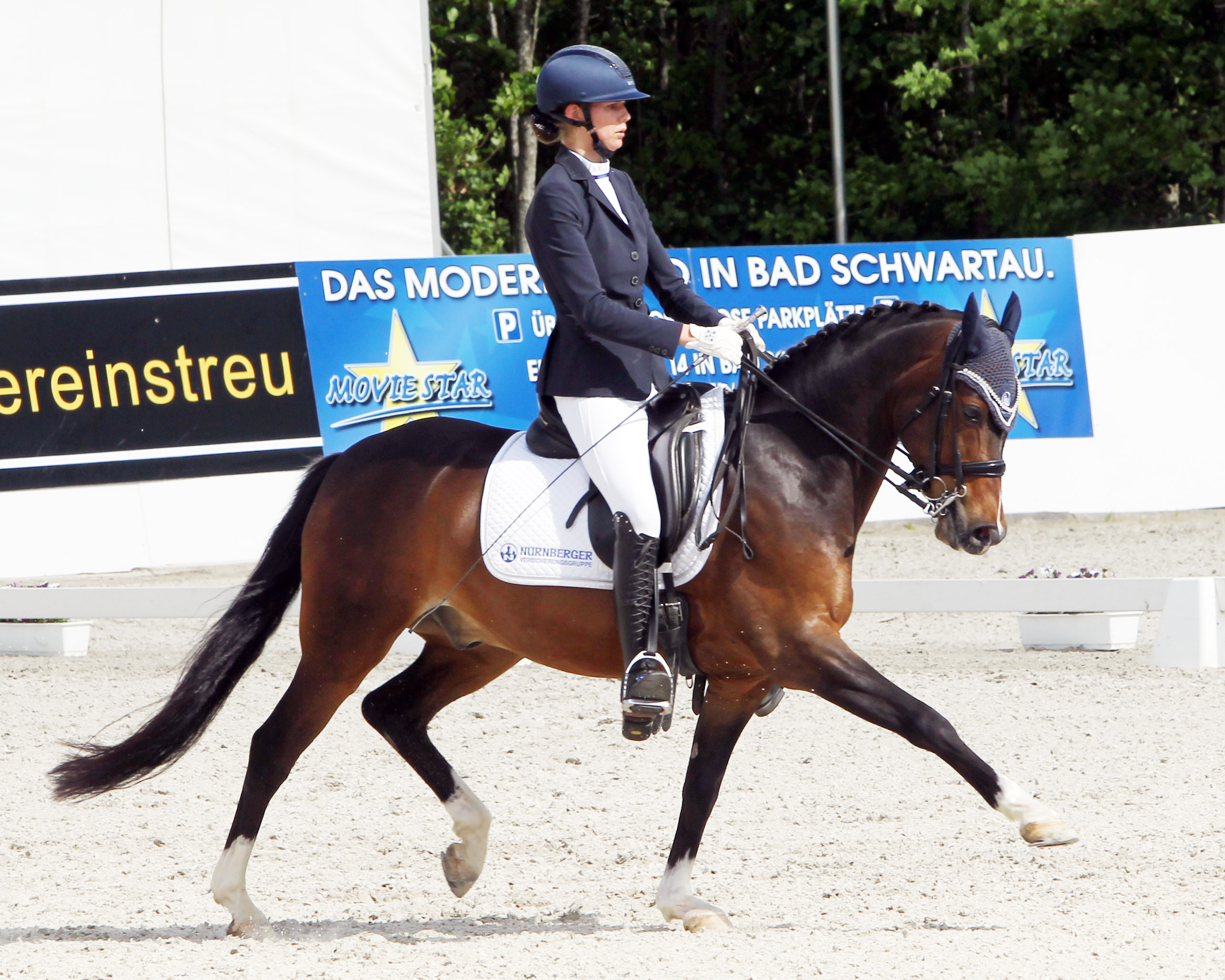 Rang 2 bei den Dressurponys und insgesamt nimmt der 9-jährige Wallach Goldkind ein (Golden Dream R/Dornik Boy), gezogen von Martin Thielk (Steinhagen). Hier mit Stella Baranowski aus Dettmannsdorf. © Jutta Wego