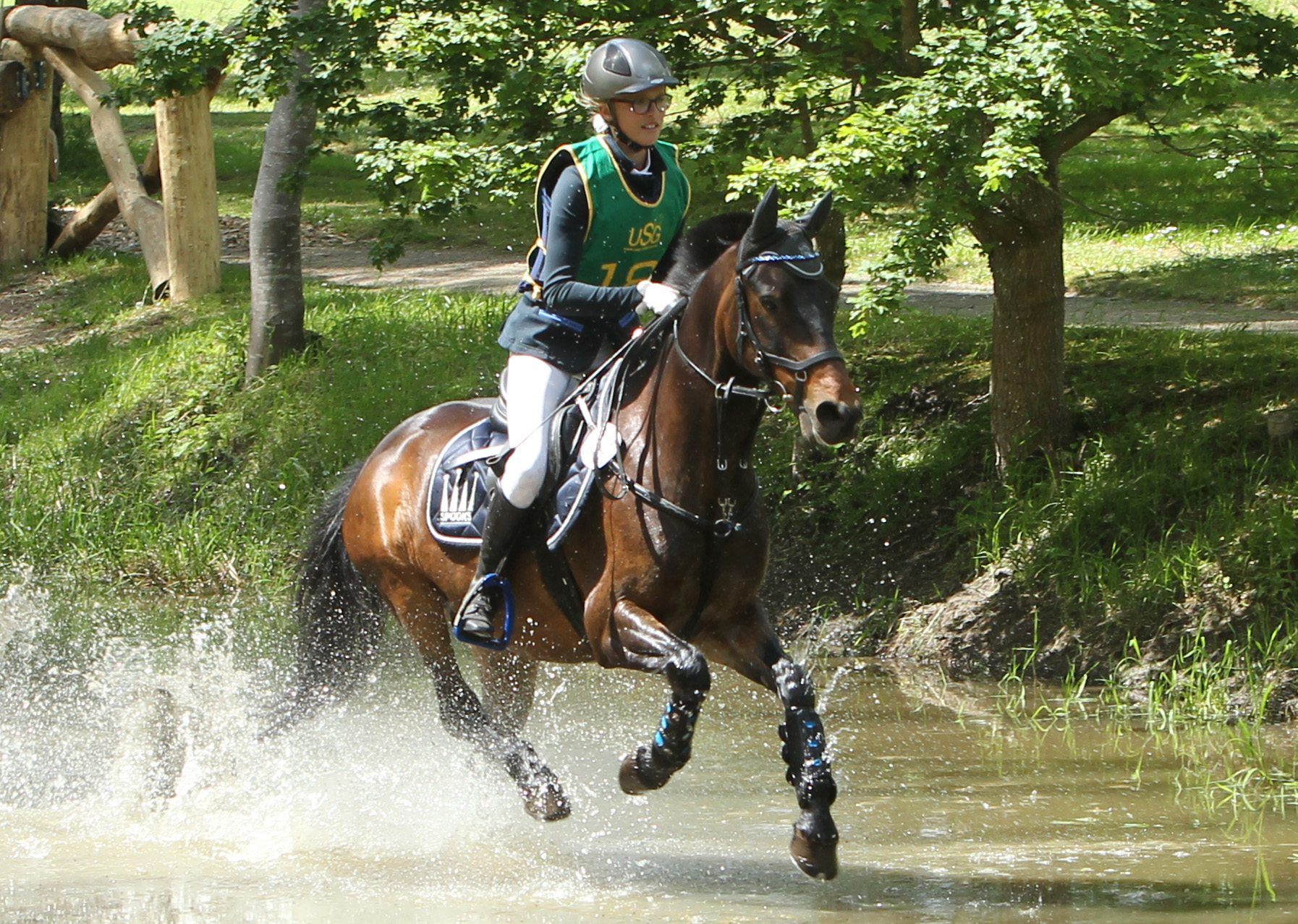 Bester der 14 erfolgreichen „Buschponys“ ist der 17-jährige Honey (Honeymoon Star/Agnus Dei), gezogen von Sabine Pohle (Sanitz). Hier mit Nele Wunderberg aus Loitz. © Jutta Wego