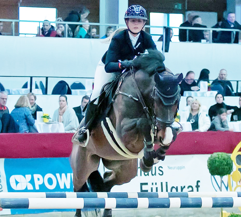 Mit einem fulminanten Ritt im Stechen sicherte sich Christin Wascher mit Quincy den 2. Platz im Großen Preis. © KaLo