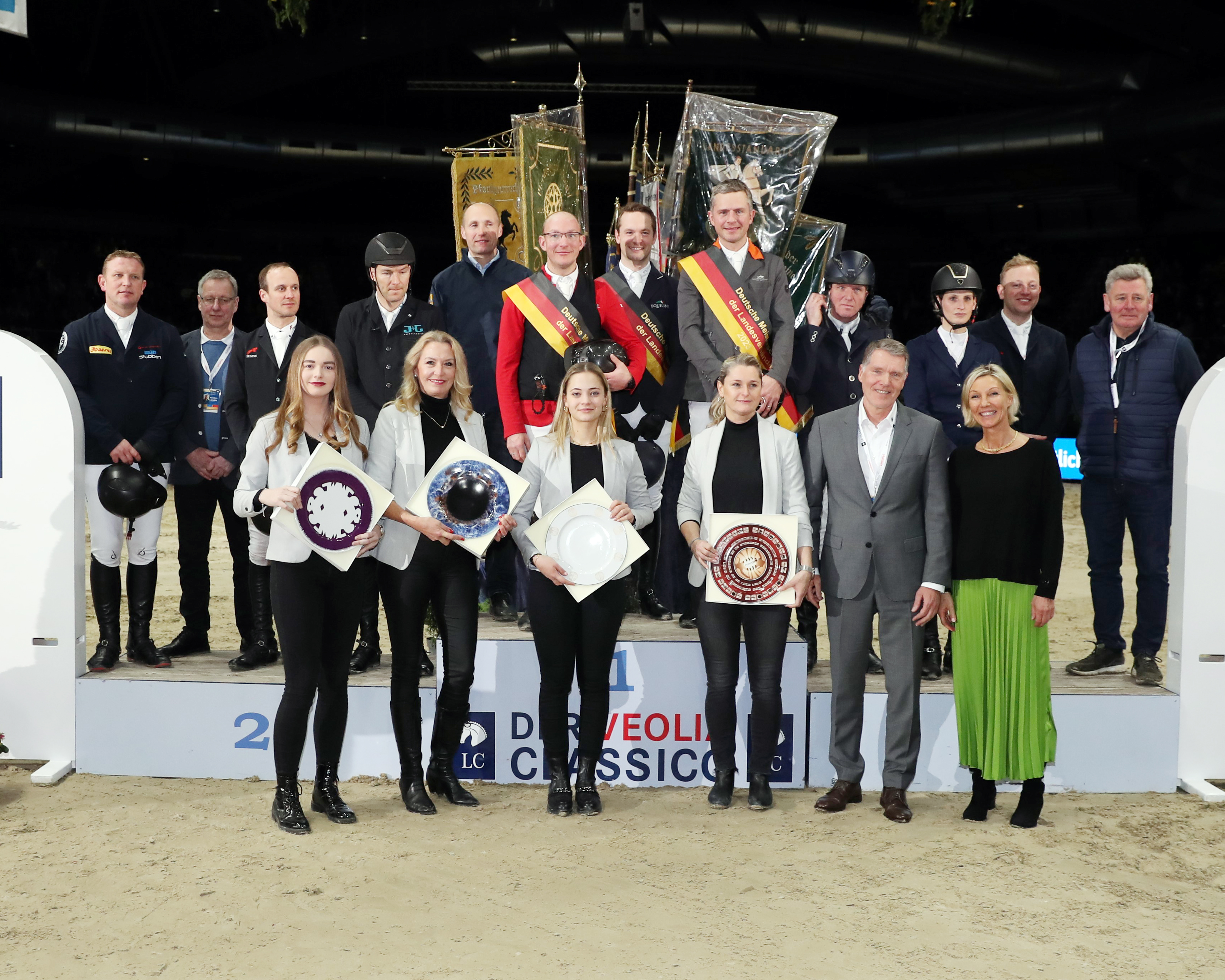 Team-Siegerehrung in der Deutschen Mannschaftsmeisterschaft. © ACP-Fotografie-Pantel.de 