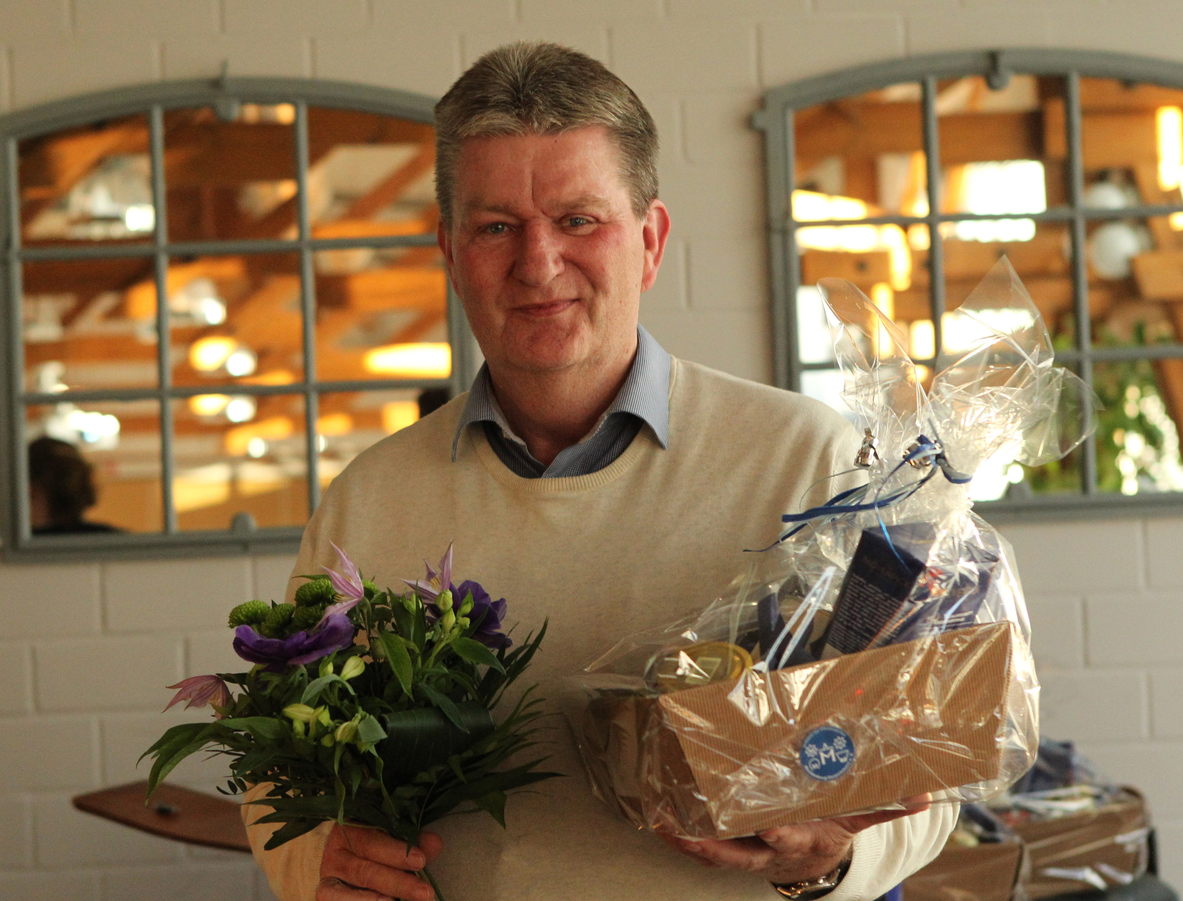 Eine Ehrung wurde auch Dieter Possehl vom Landwirtschaftlicher Buchführungsverband Güstrow zuteil, der den Verband seit Jahren beratend begleitet. © Jutta Wego