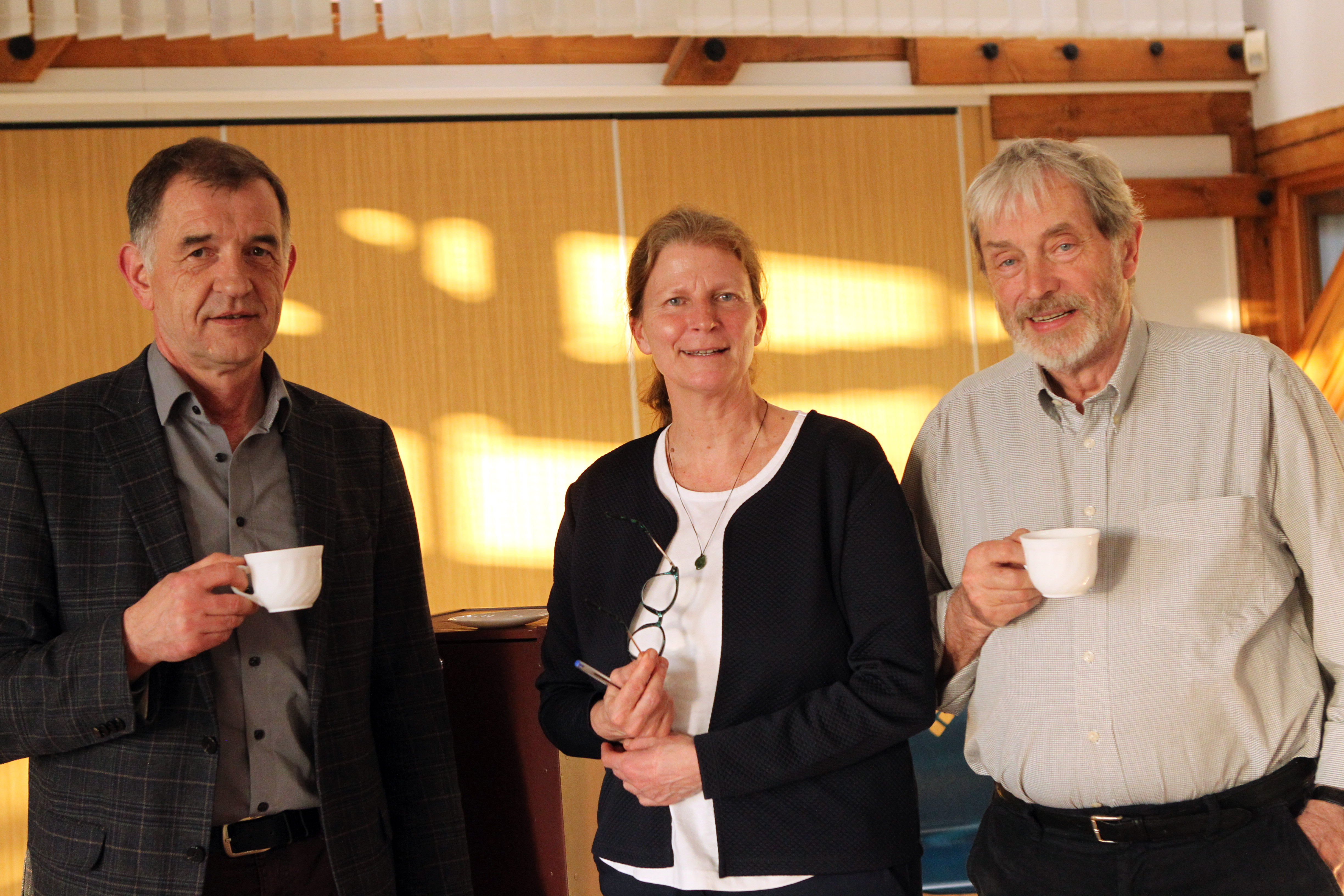 Plausch in der Pause: Dr. Siegfried Hoffmann (LALLF MV), Heike Fischer (Verbandsprokuristin), Dieter Quaas (langjähriger Vizepräsident des Verbandes). © Jutta Wego