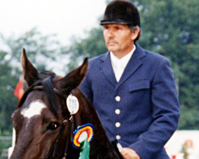Siegfried Danz 1996 bei einer Siegerehrung des CSI Dummerstorf mit Goko. © Jutta Wego