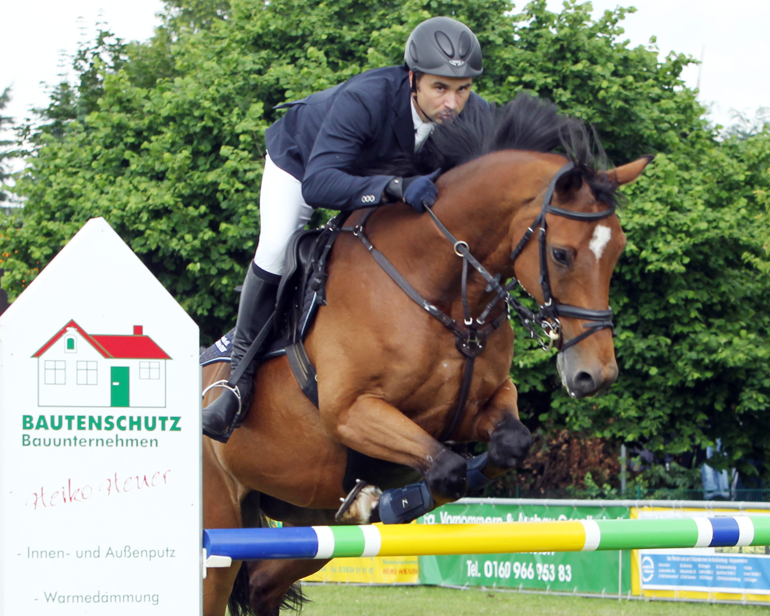Alexander Bredlow gewann das Hauptspringen der Klasse L in Ludwigshof auf dem 17-jährigen Louis d’Or. © Archiv Wego