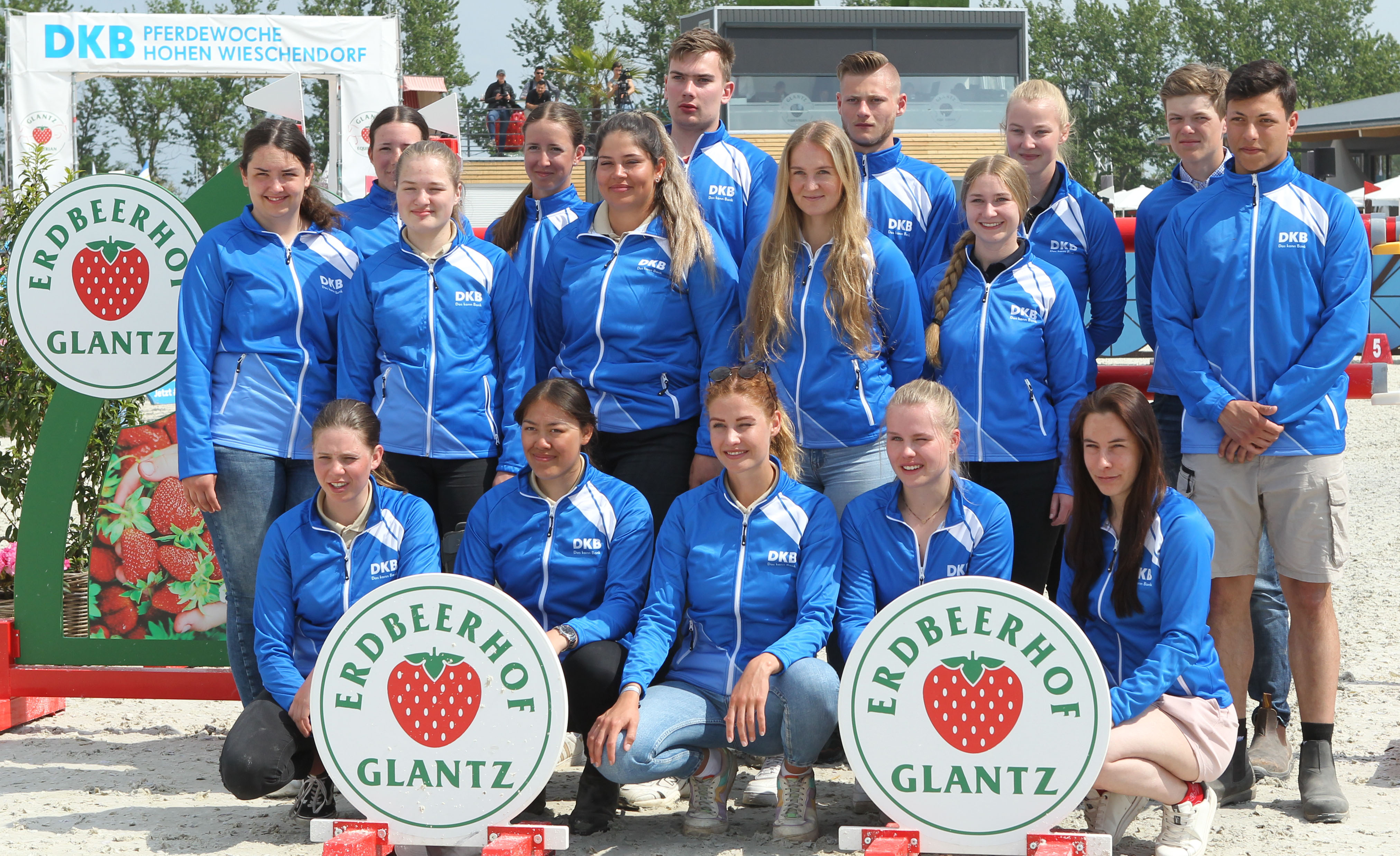 Eine große Schar an Helfern, so auch vom Jugendteam des Landesverbandes Mecklenburg-Vorpommern, sorgte dafür dass im Parcours und rundum alles reibungslos lief. © Jutta Wego