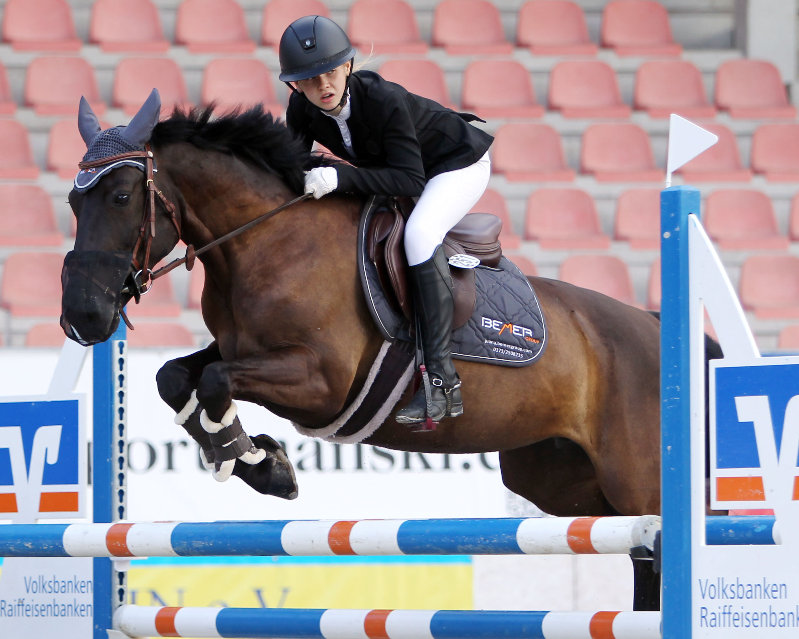 Mit der 13-jährigen Isabella Schröter, Tochter von Steffen Kuntzsch die im M-Springen Vierte wurde, reift ein großes Talent heran - hier bei der LM 2022 in Redefin mit Pony Luma. © Archiv Wego