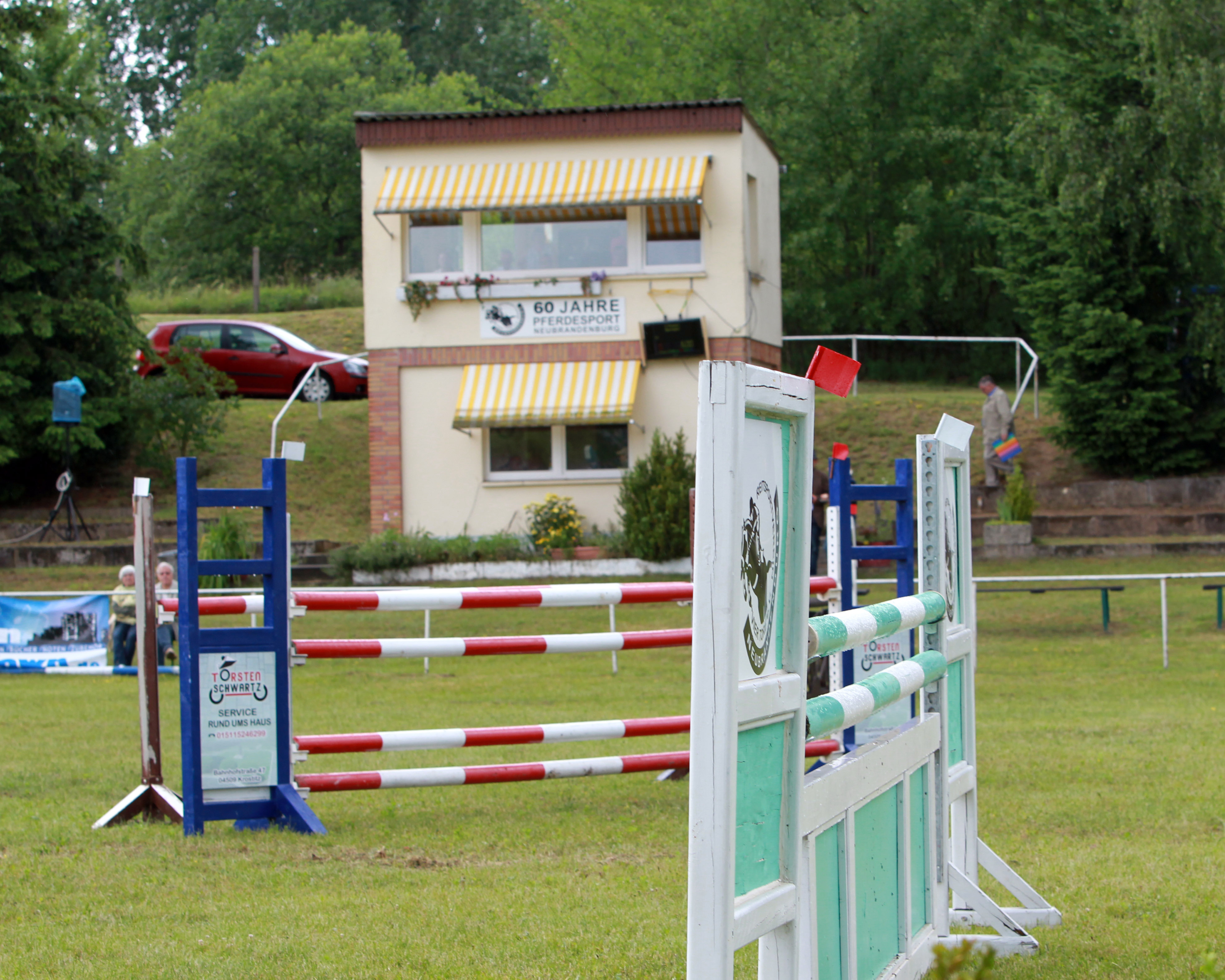 70 Jahre Pferdesport in Neubrandenburg: Auch beim 60-jährigen Jubiläum glänzte die städtische Reitanlage an der Weitiner Straße. © Jutta Wego