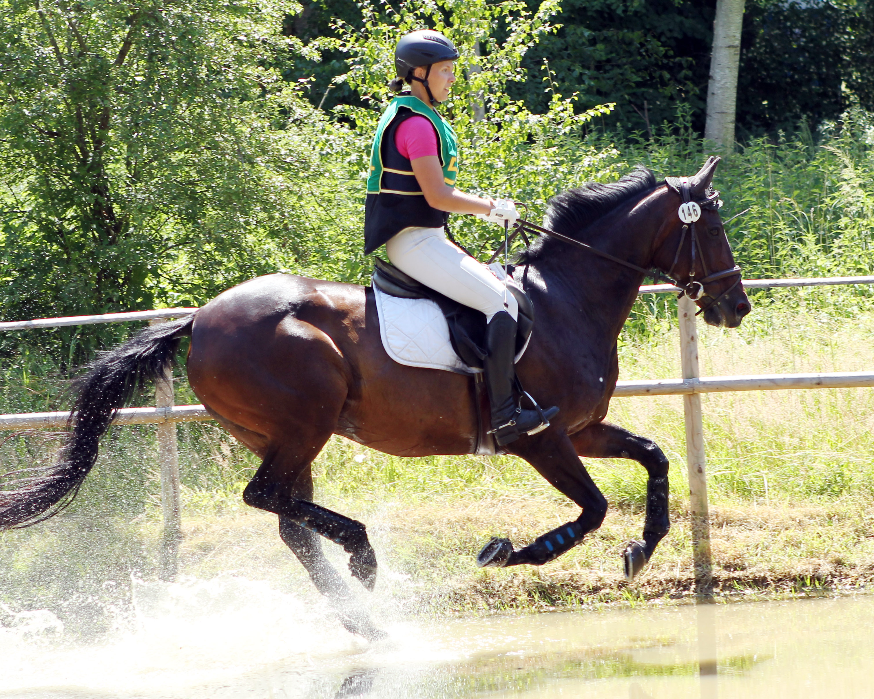 Nachwuchsreiter U25: Landesmeisterin Katharina Donst (SV Robinson Fleesensee) mit Mona D.