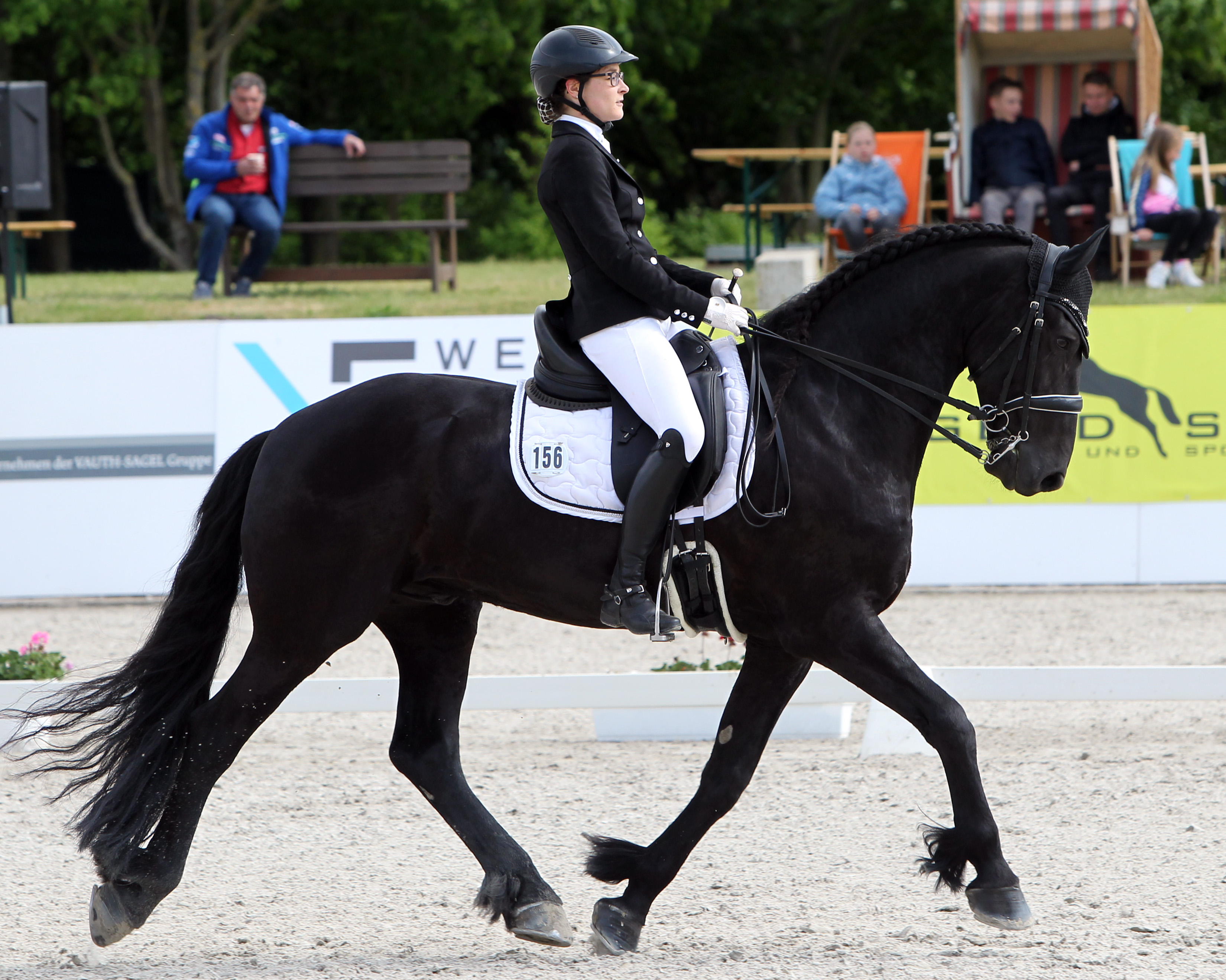 Auf dem 11-jährigen Friesen Odin fan Steendans gewann Julia Marianne Engel vom RV Zehlendorf-Recknitztal mit 66,263 Prozent die Qualifikation zur Femfert Dressage Trophy 2023 für Amateure. © Archiv Wego