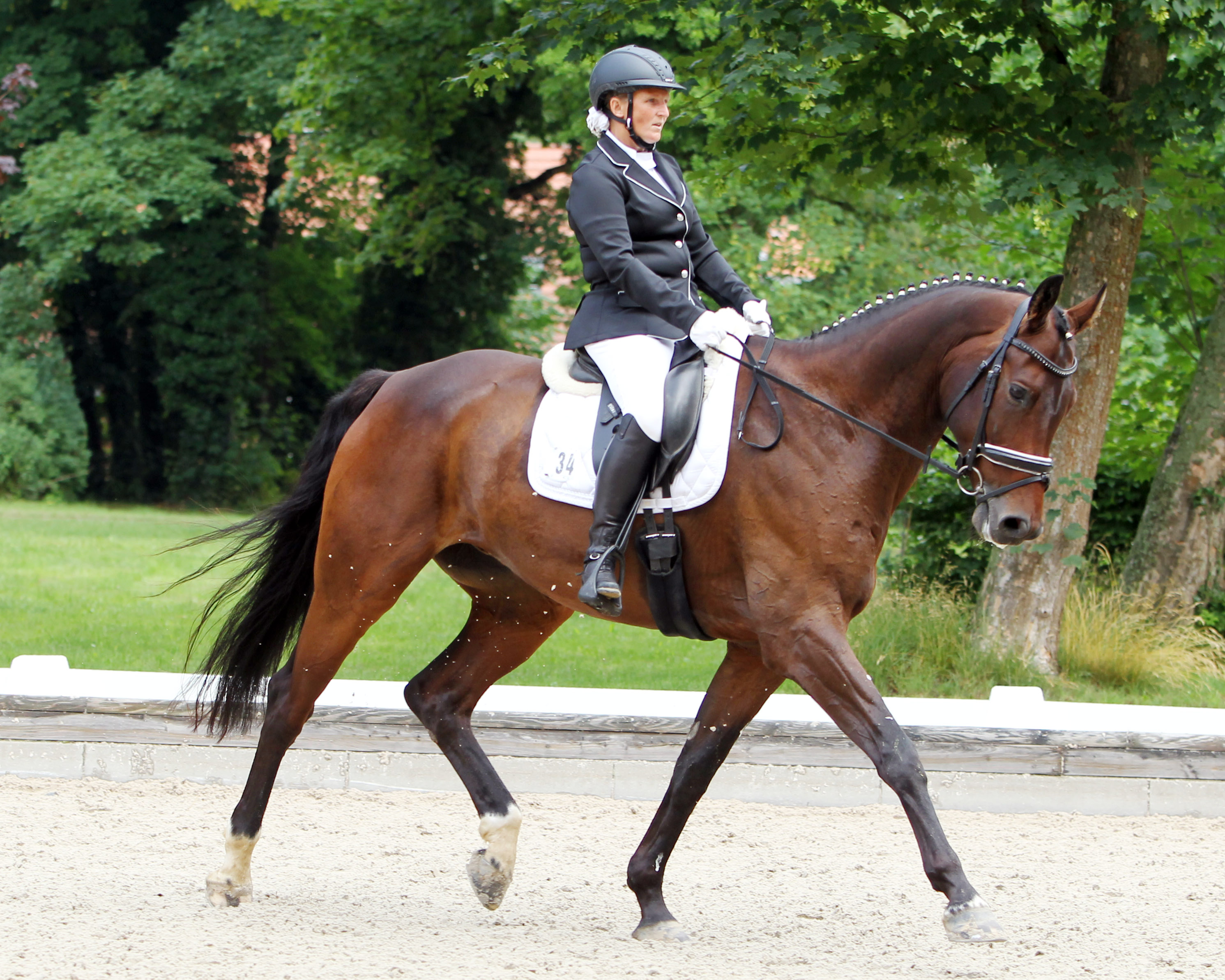 Andrea Gabriel-Vogt vom RV Klützer Winkel ist die neue Vorsitzende des KRB Nordwestmecklenburg und wird als Hallen-Championes von Redefin bei den Ü40 Amateuren in diesem Jahr auch in Kirch-Mummendorf selbst in den Sattel steigen. © Jutta Wego