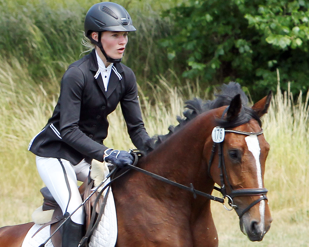 Mit einem tollen Erfolg kehrte Paula Fatteicher (hier mit Libelle Z) vom Hannoveraner Geländepferdechampionat nach Neuendorf zurück. Sie ritt die 4-jährige Dora GS zur Landeschampioness. © Archiv Wego