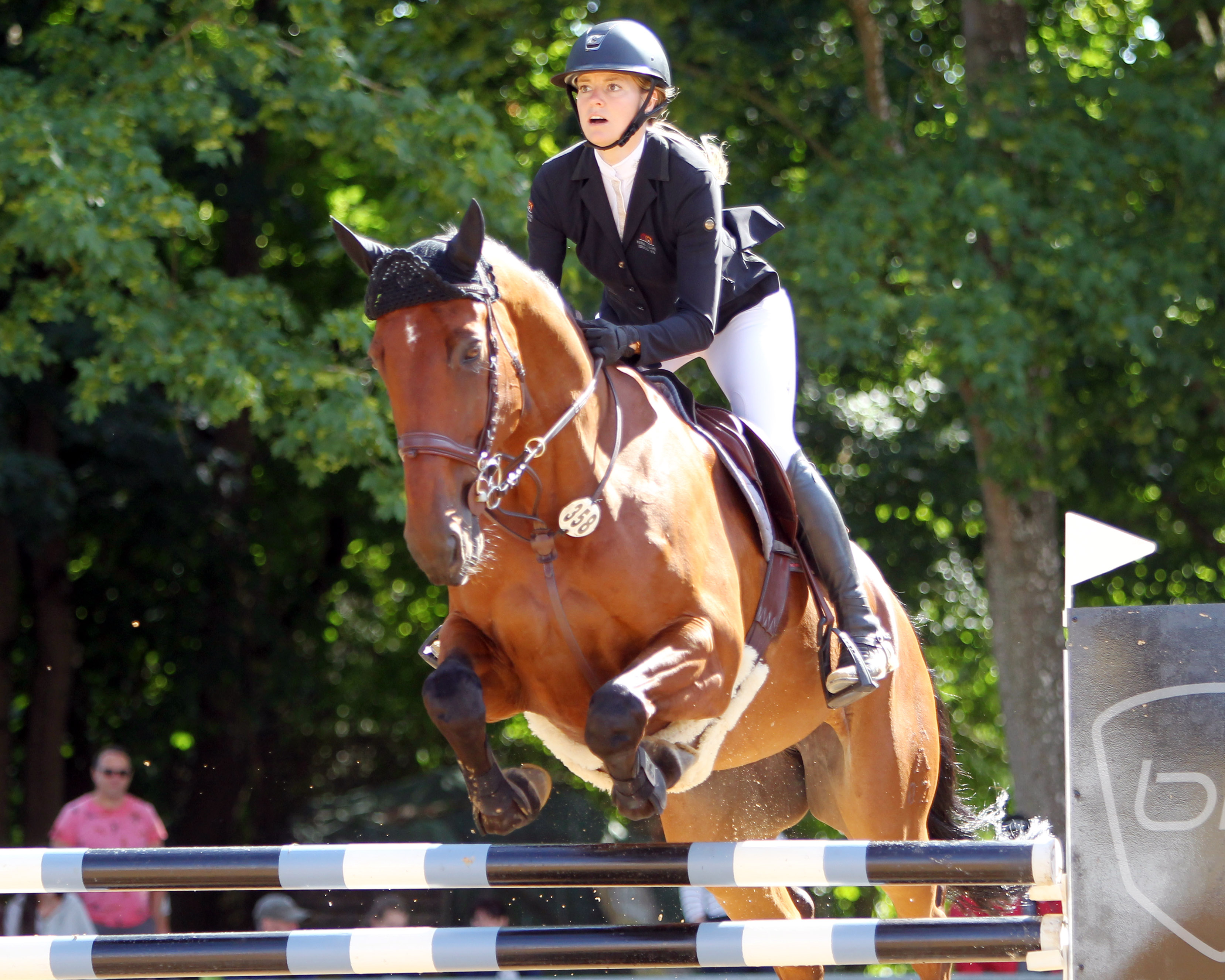 Nach einem 3. Platz im Zwei-Sterne M-Springen gewann Lisa Böseke (Hof Redentin) mit Chacco`s Challenger das Punktespringen Klasse S1*. © Archiv Wego