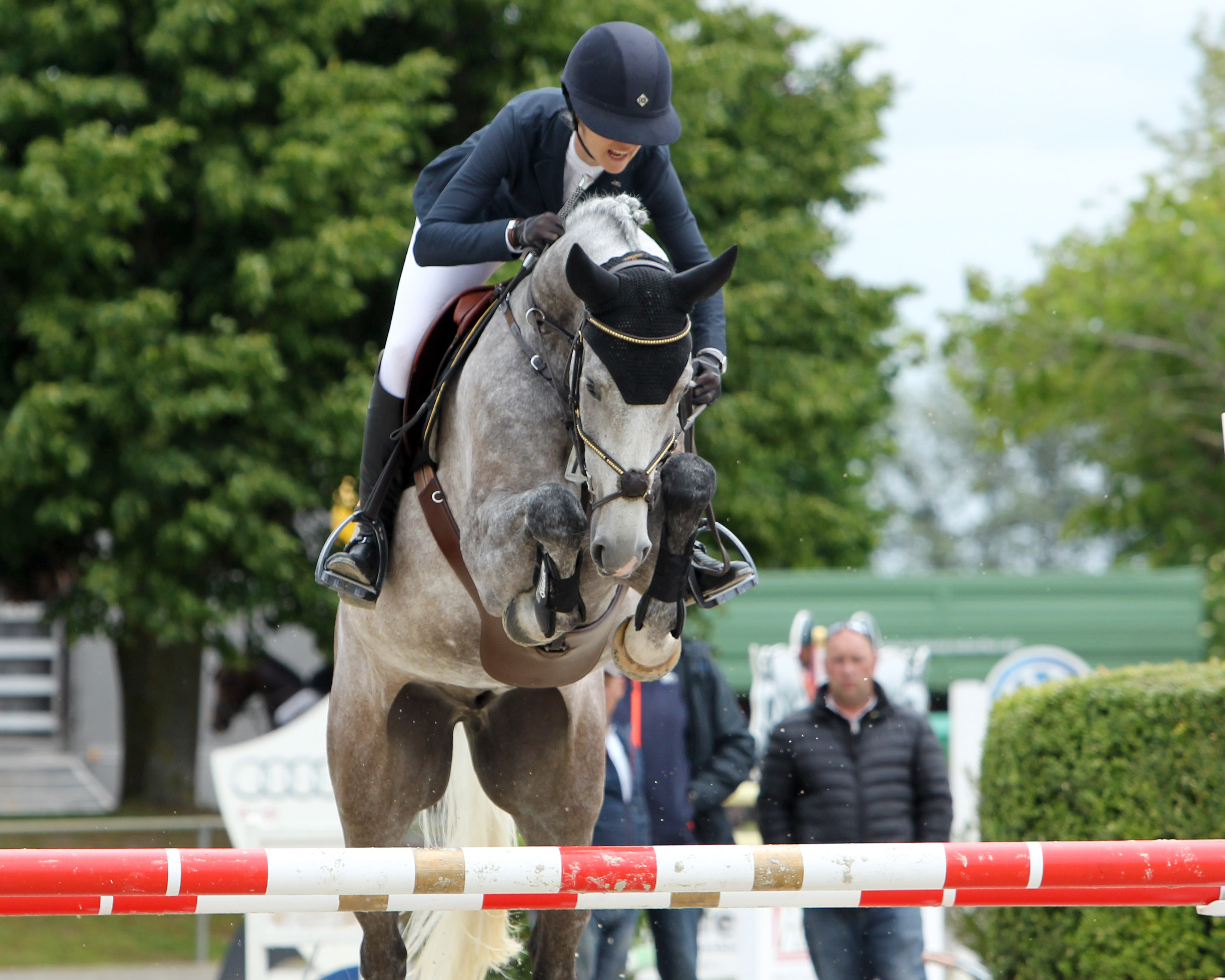 Angela Grimm (Gräfelfing) startete in Warendorf mit Celino 18 (v. Cellestial), der ebenfalls in Neu Benthen gezogen wurde (auf dem Foto mit Denise Svensson im Sattel. © Jutta Wego